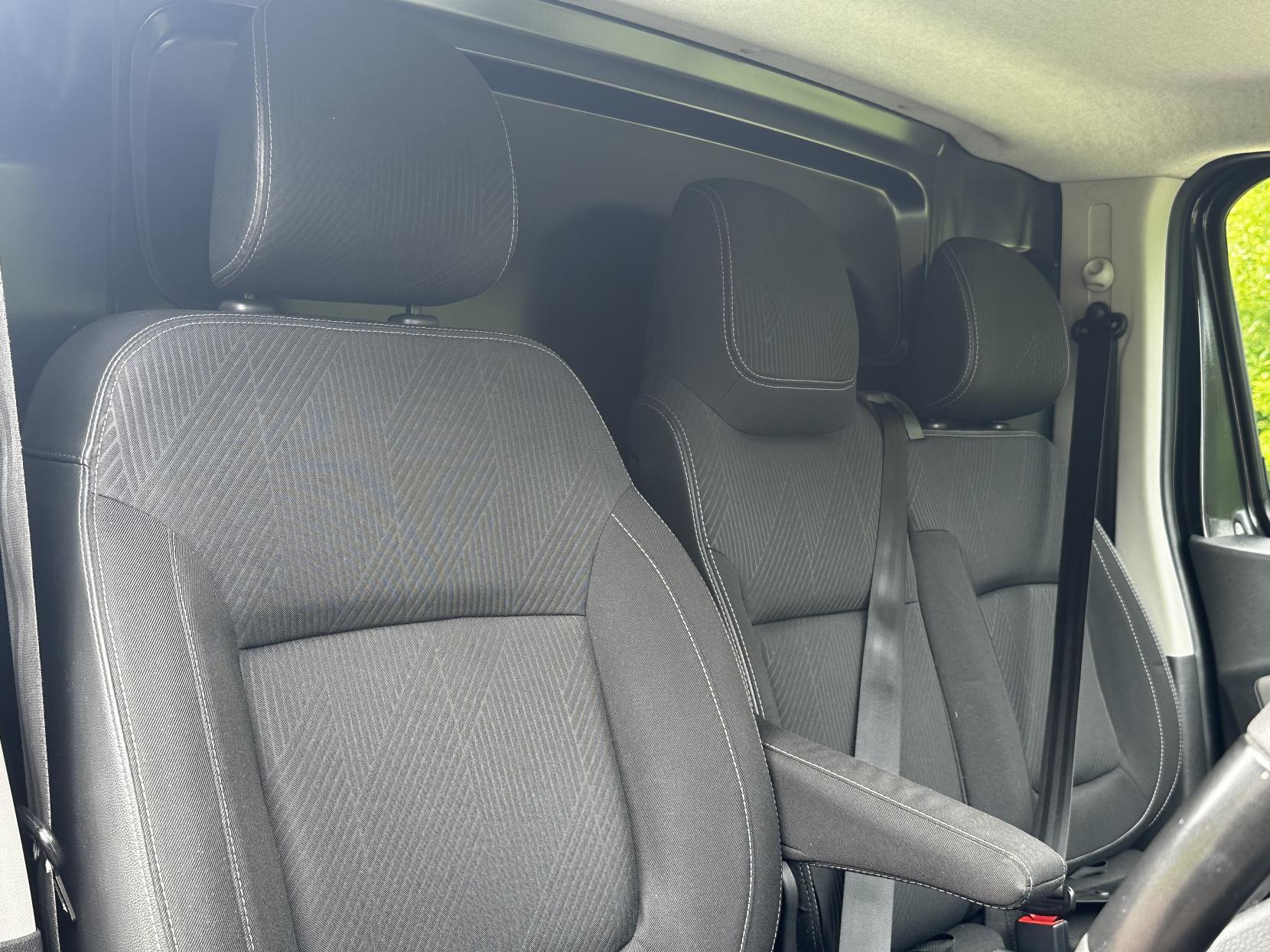 Renault Trafic 1.6 dCi ENERGY 27 Formula Edition Panel Van 5dr Diesel Manual SWB Standard Roof Euro 6 (s/s) (125 ps)