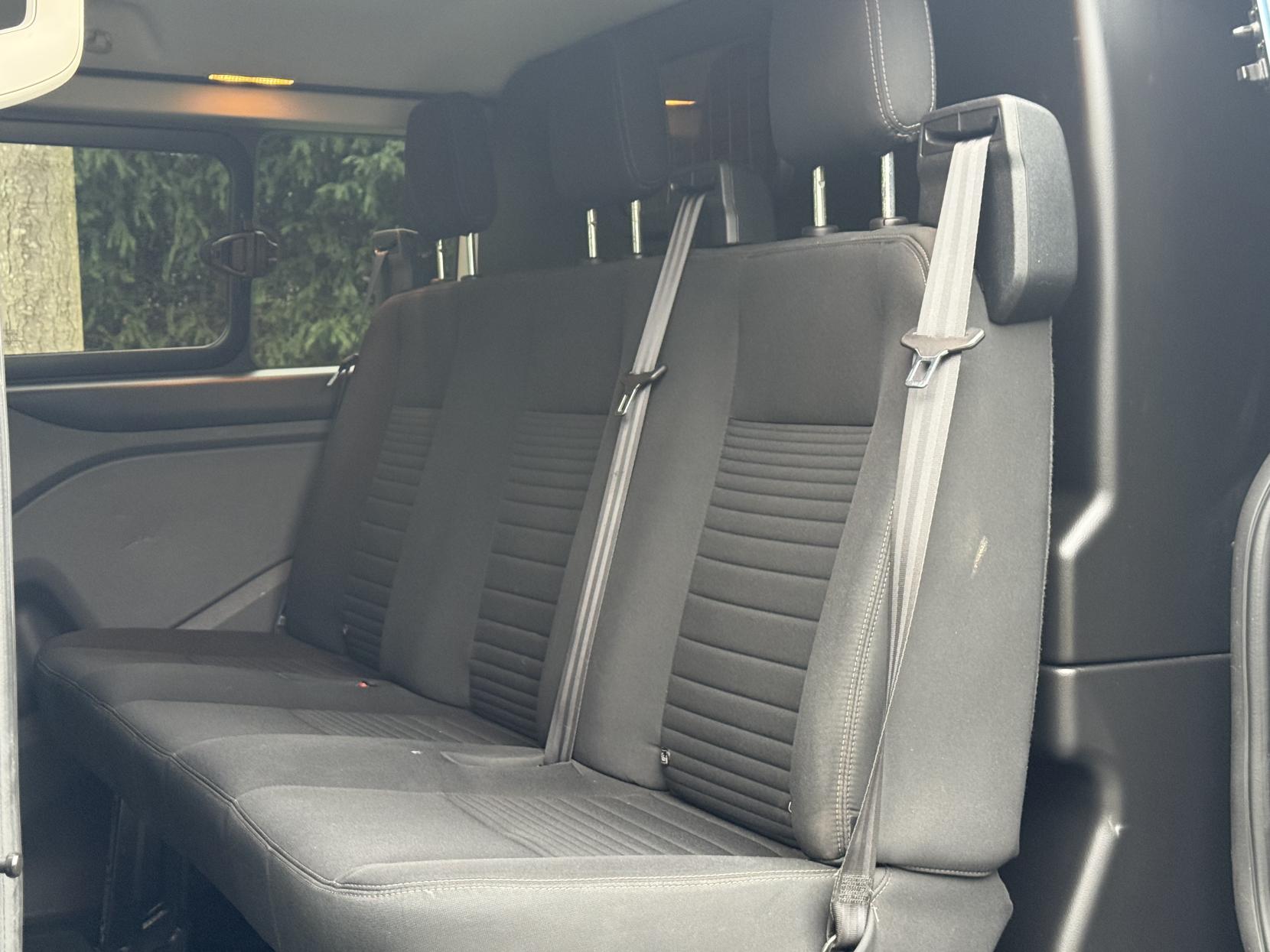 Ford Transit Custom 2.0 320 EcoBlue Limited Crew Van Double Cab 5dr Diesel Manual L2 H1 Euro 6 (6 Seat) (130 ps)