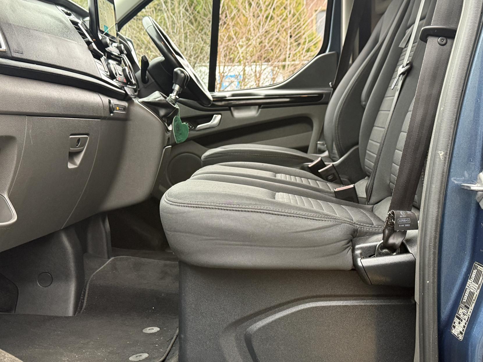 Ford Transit Custom 2.0 320 EcoBlue Limited Crew Van Double Cab 5dr Diesel Manual L2 H1 Euro 6 (6 Seat) (130 ps)