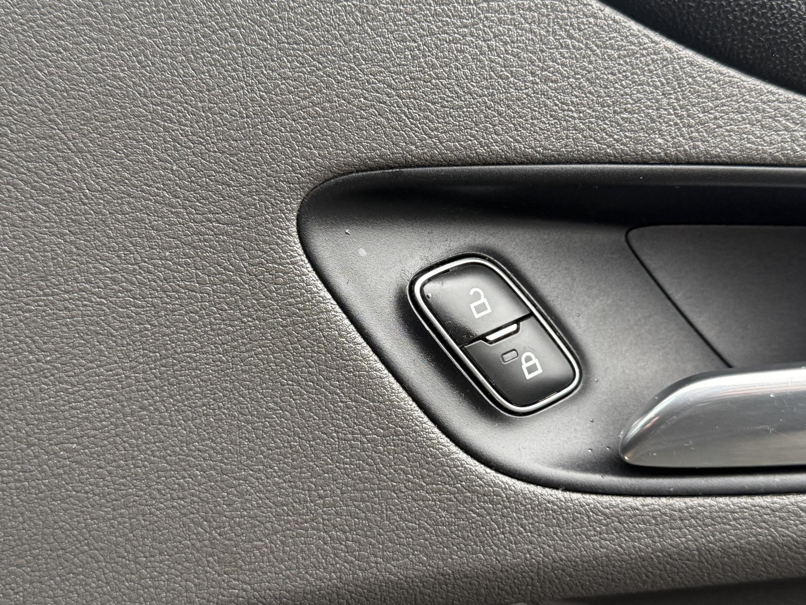 Ford Transit Custom 2.0 320 EcoBlue Limited Crew Van Double Cab 5dr Diesel Manual L2 H1 Euro 6 (6 Seat) (130 ps)