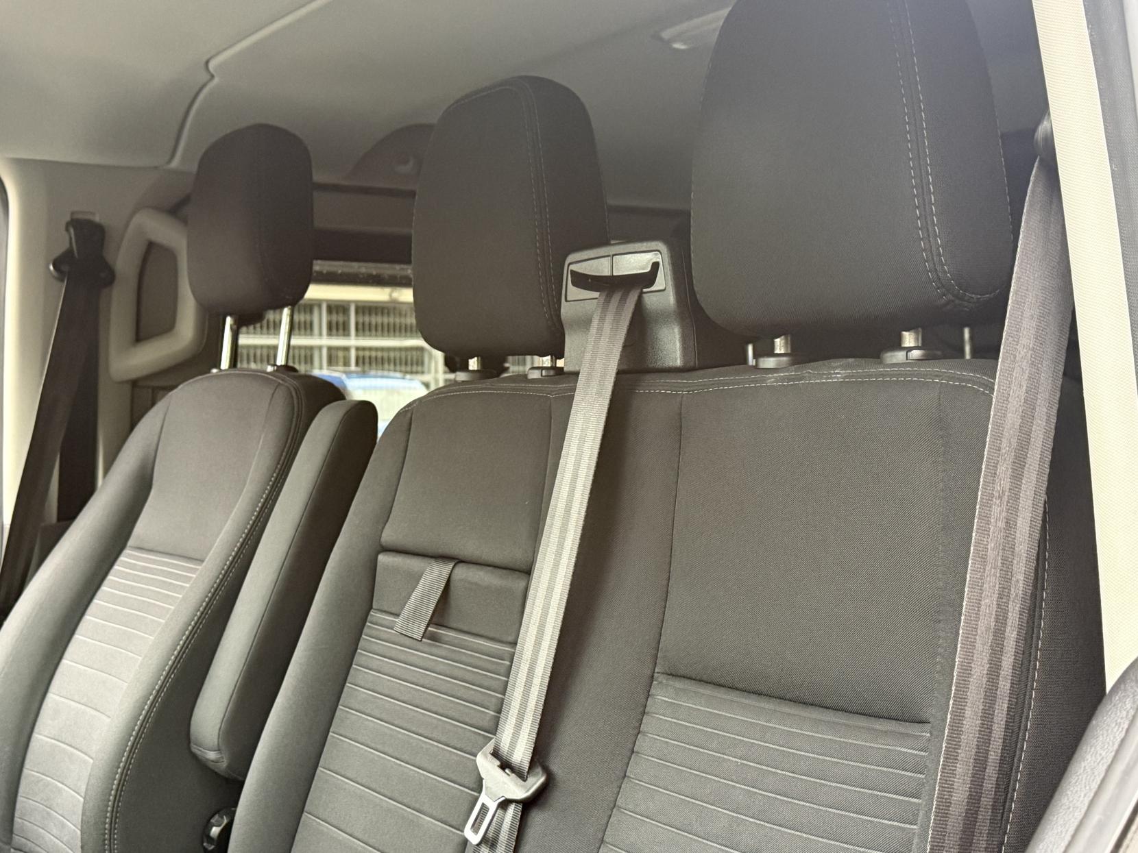 Ford Transit Custom 2.0 320 EcoBlue Limited Crew Van Double Cab 5dr Diesel Manual L2 H1 Euro 6 (6 Seat) (130 ps)