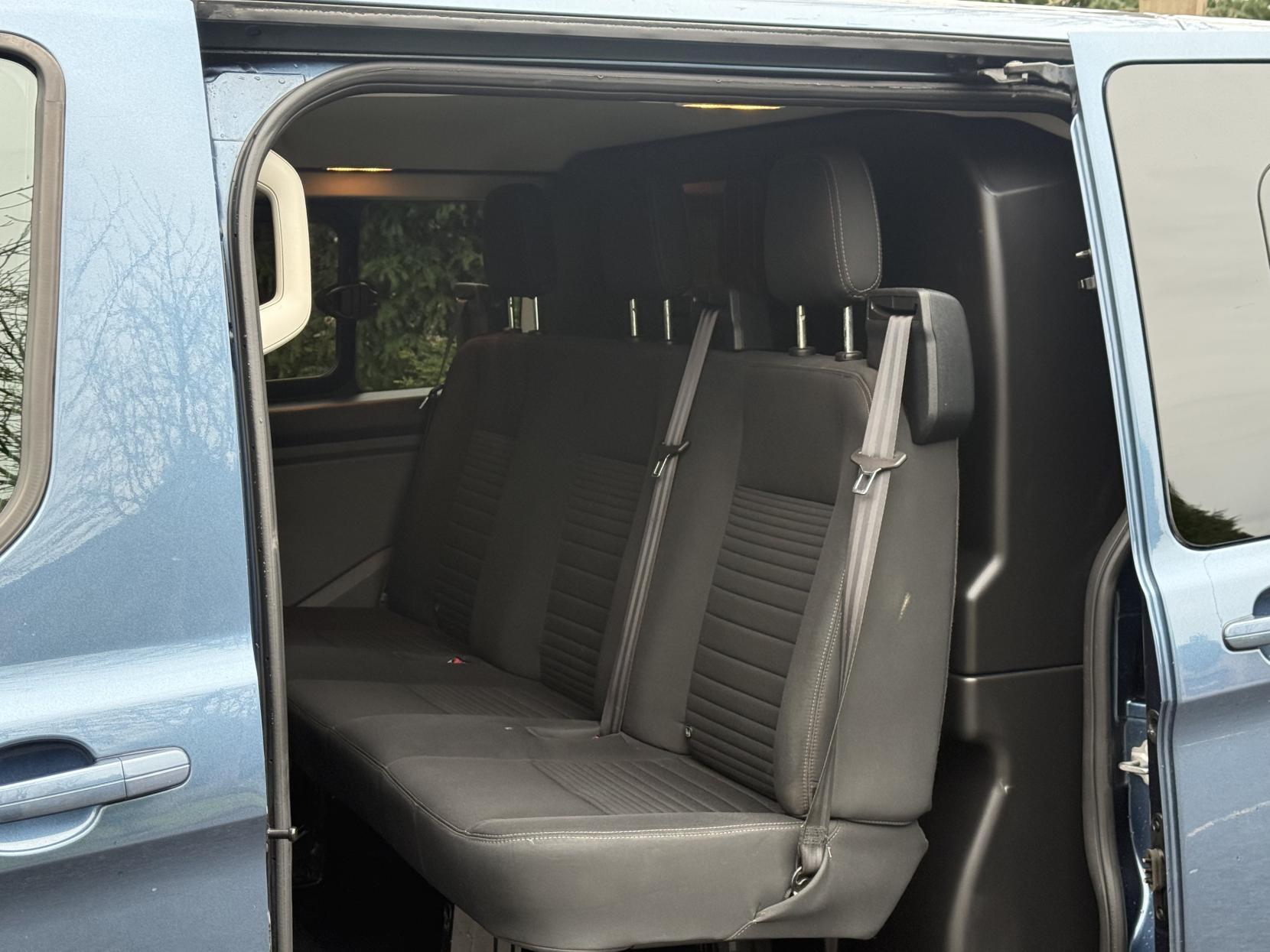 Ford Transit Custom 2.0 320 EcoBlue Limited Crew Van Double Cab 5dr Diesel Manual L2 H1 Euro 6 (6 Seat) (130 ps)