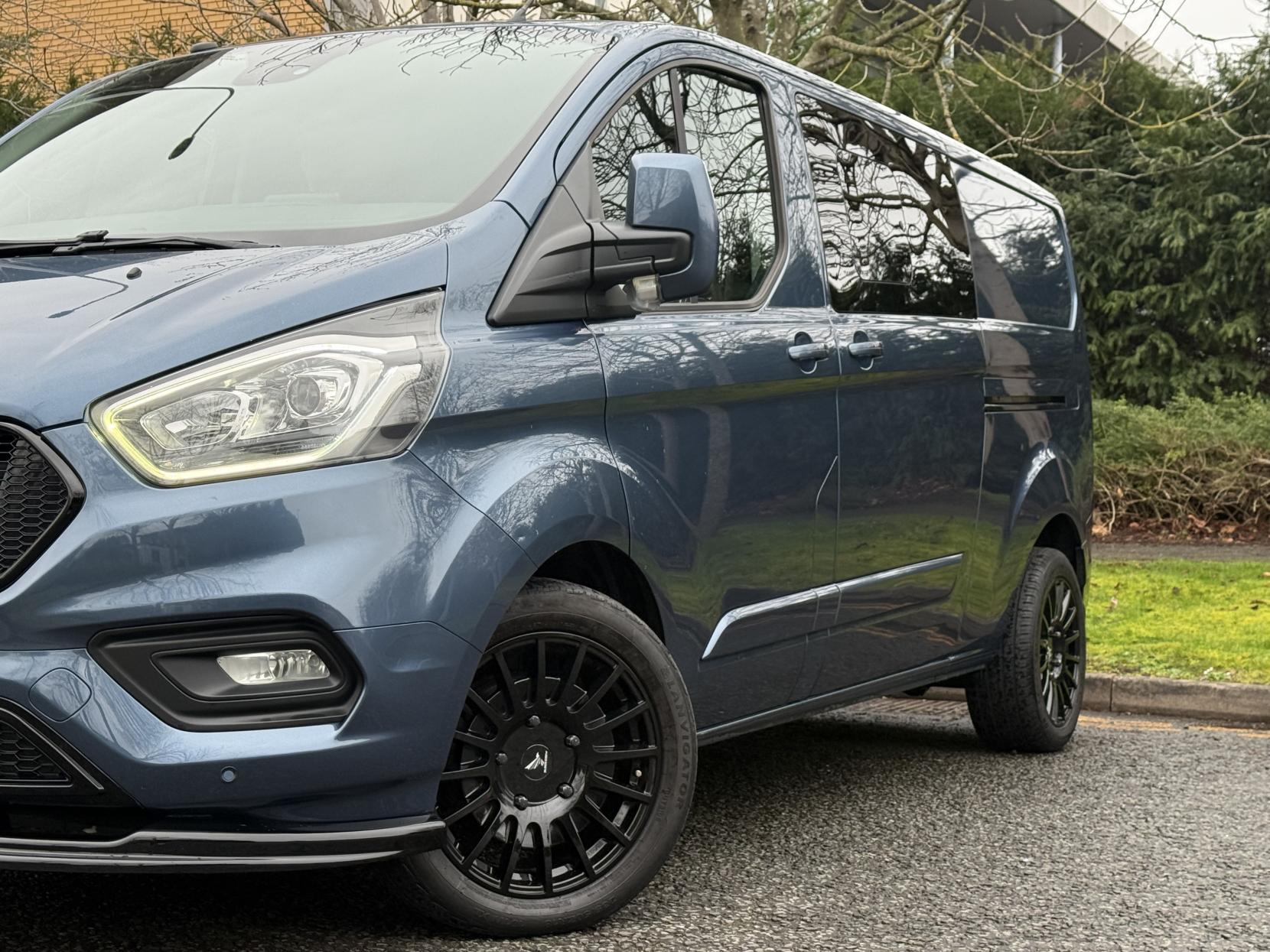 Ford Transit Custom 2.0 320 EcoBlue Limited Crew Van Double Cab 5dr Diesel Manual L2 H1 Euro 6 (6 Seat) (130 ps)