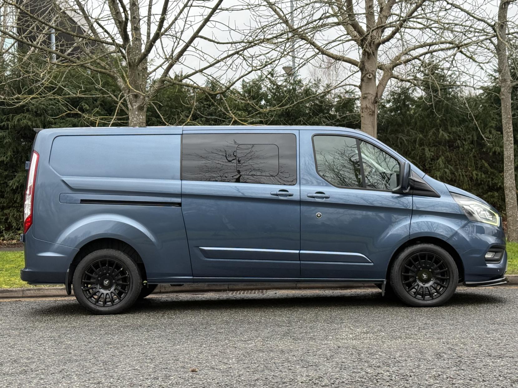 Ford Transit Custom 2.0 320 EcoBlue Limited Crew Van Double Cab 5dr Diesel Manual L2 H1 Euro 6 (6 Seat) (130 ps)