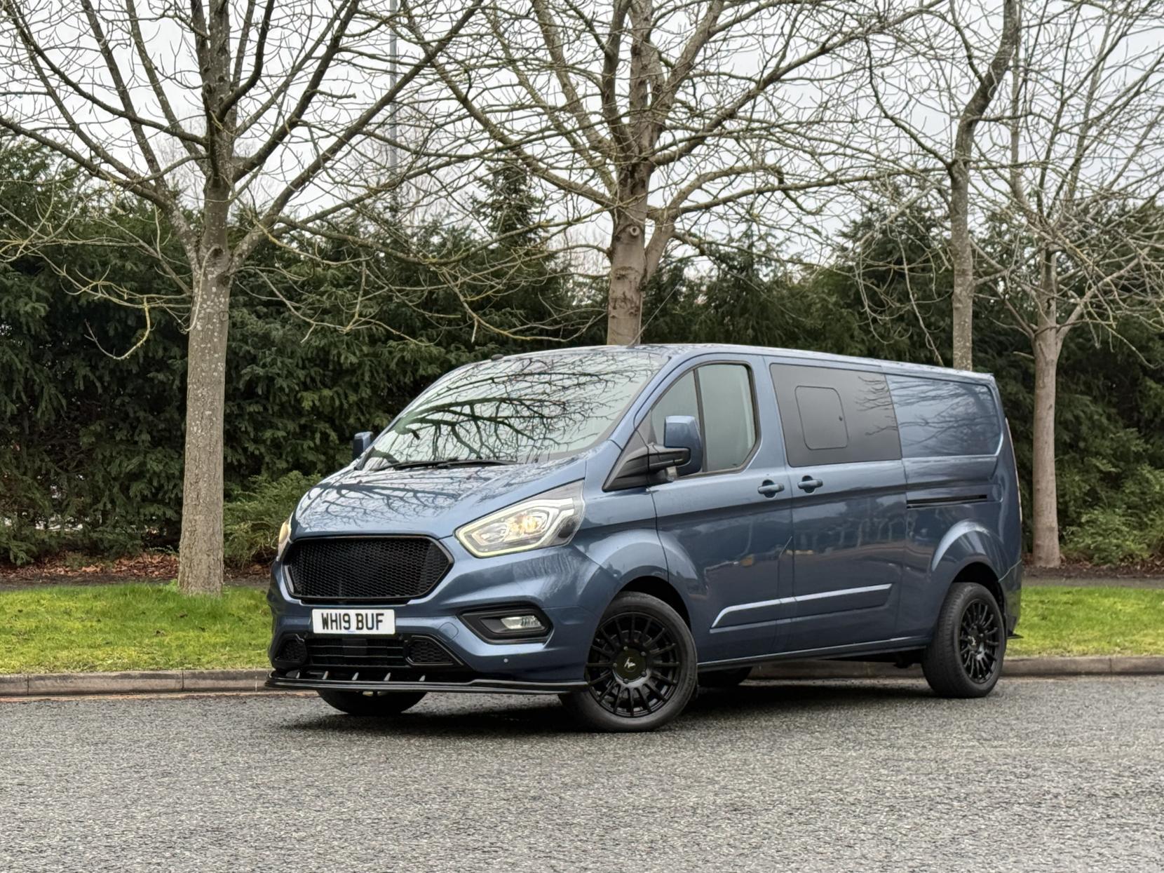 Ford Transit Custom 2.0 320 EcoBlue Limited Crew Van Double Cab 5dr Diesel Manual L2 H1 Euro 6 (6 Seat) (130 ps)