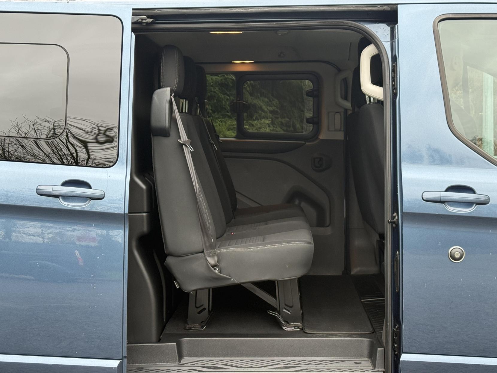 Ford Transit Custom 2.0 320 EcoBlue Limited Crew Van Double Cab 5dr Diesel Manual L2 H1 Euro 6 (6 Seat) (130 ps)