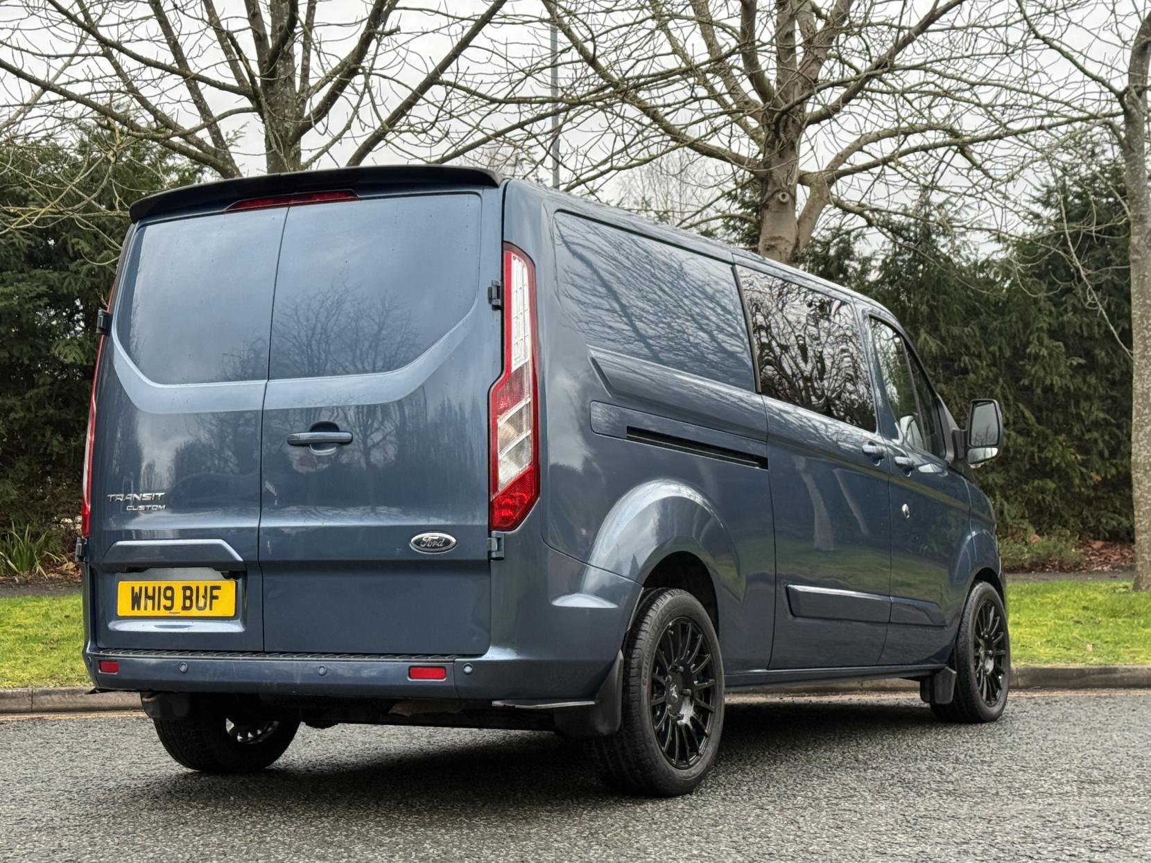 Ford Transit Custom 2.0 320 EcoBlue Limited Crew Van Double Cab 5dr Diesel Manual L2 H1 Euro 6 (6 Seat) (130 ps)