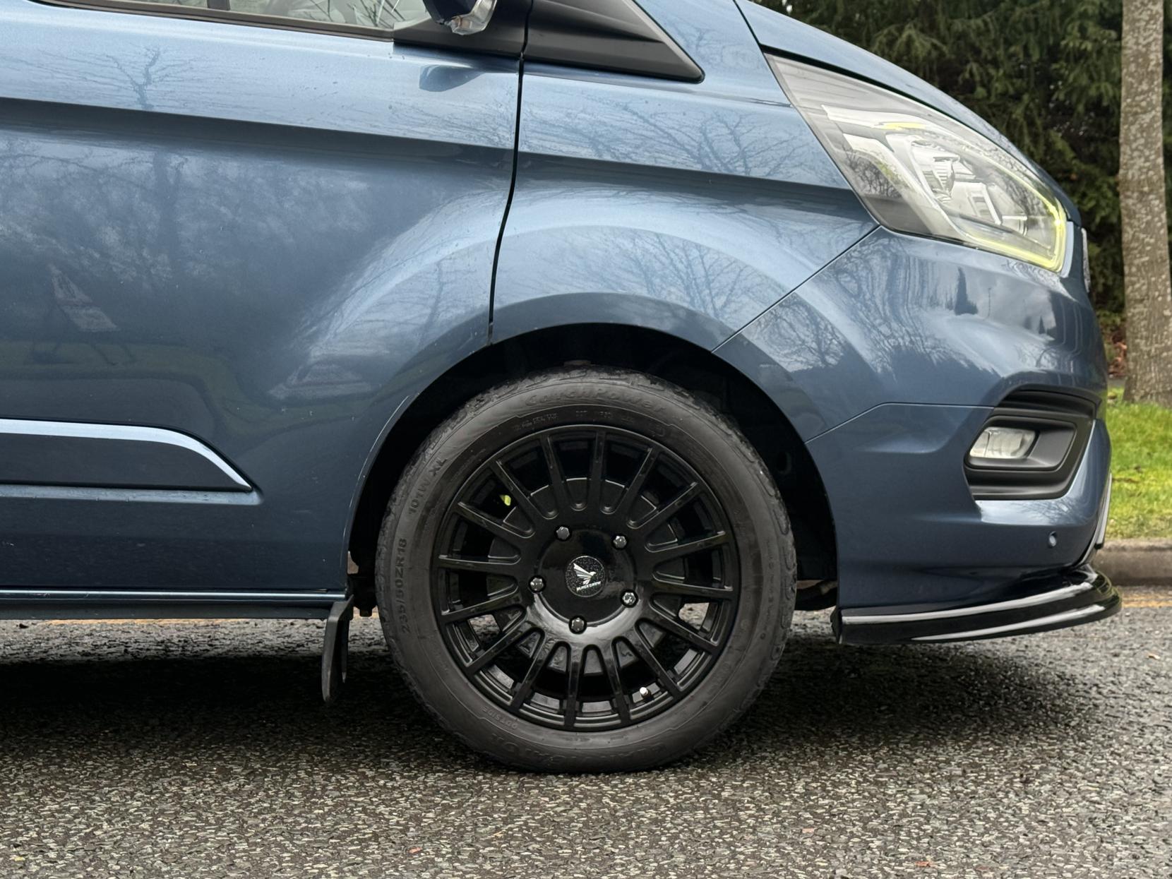 Ford Transit Custom 2.0 320 EcoBlue Limited Crew Van Double Cab 5dr Diesel Manual L2 H1 Euro 6 (6 Seat) (130 ps)