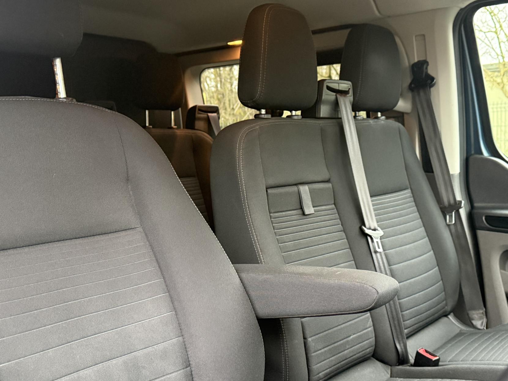 Ford Transit Custom 2.0 320 EcoBlue Limited Crew Van Double Cab 5dr Diesel Manual L2 H1 Euro 6 (6 Seat) (130 ps)