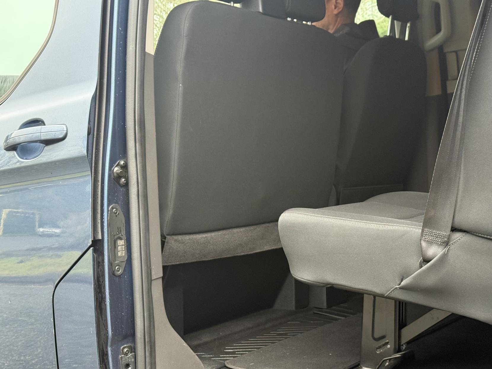 Ford Transit Custom 2.0 320 EcoBlue Limited Crew Van Double Cab 5dr Diesel Manual L2 H1 Euro 6 (6 Seat) (130 ps)