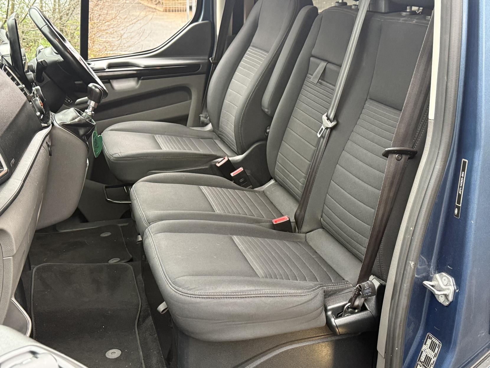 Ford Transit Custom 2.0 320 EcoBlue Limited Crew Van Double Cab 5dr Diesel Manual L2 H1 Euro 6 (6 Seat) (130 ps)