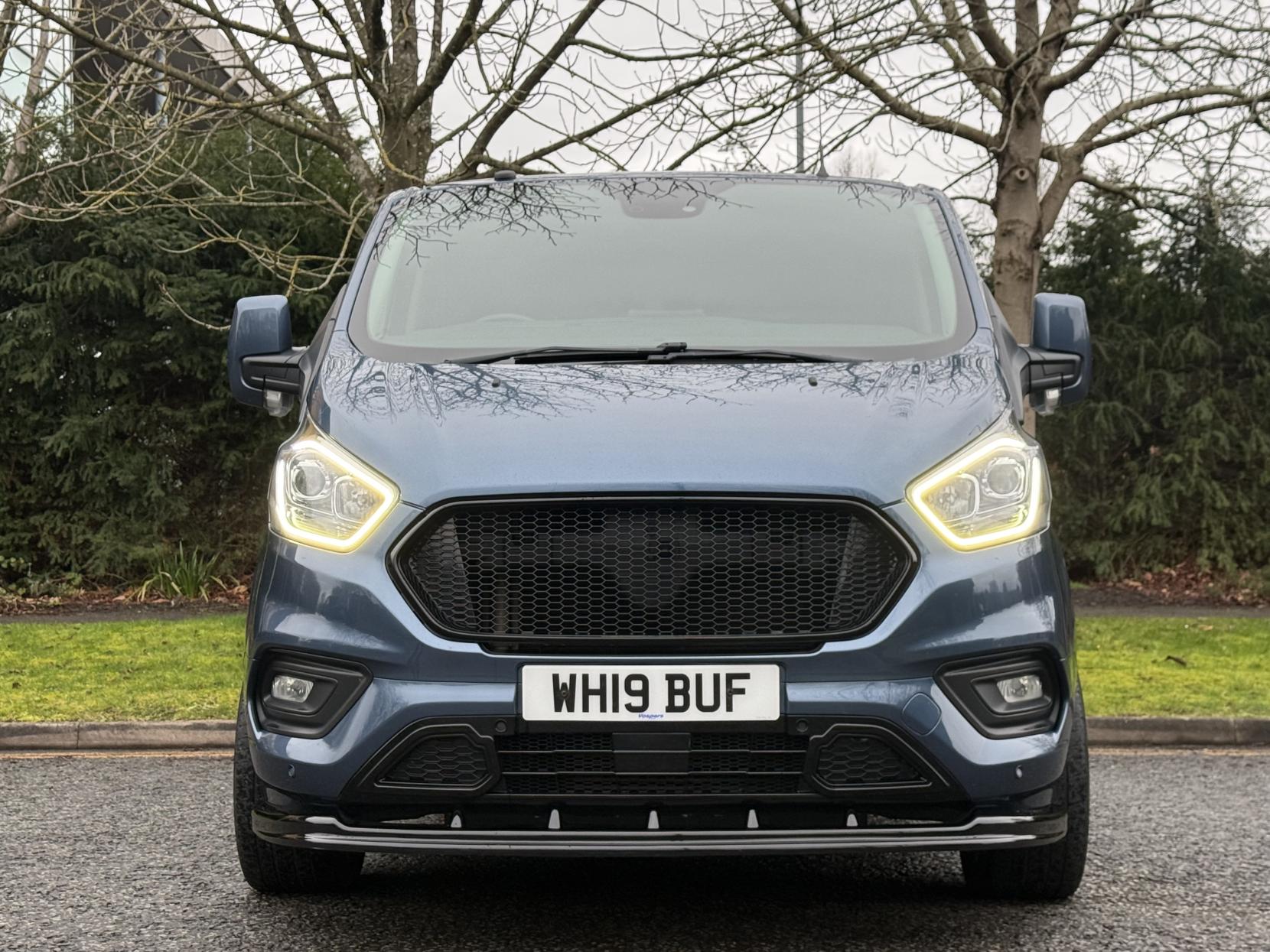 Ford Transit Custom 2.0 320 EcoBlue Limited Crew Van Double Cab 5dr Diesel Manual L2 H1 Euro 6 (6 Seat) (130 ps)