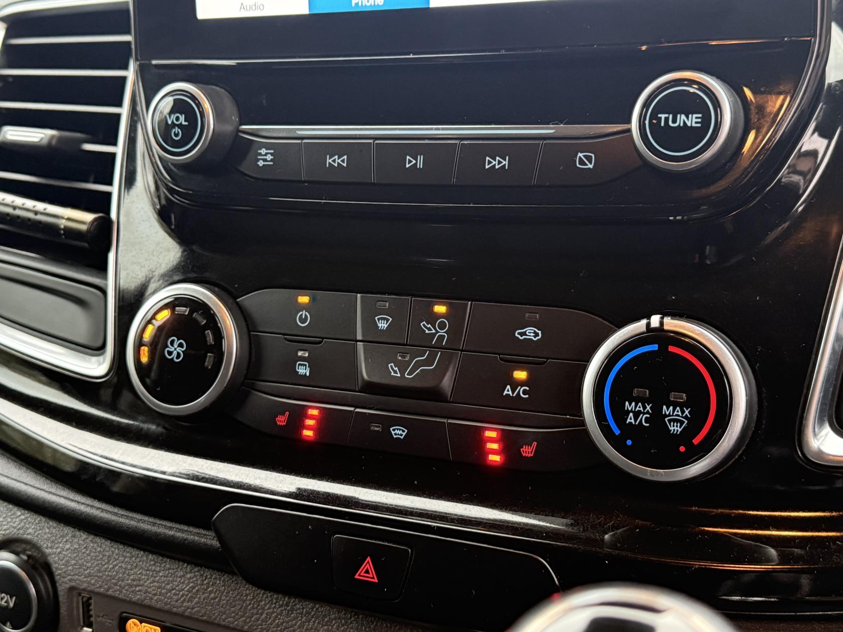 Ford Transit Custom 2.0 320 EcoBlue Limited Crew Van Double Cab 5dr Diesel Manual L2 H1 Euro 6 (6 Seat) (130 ps)