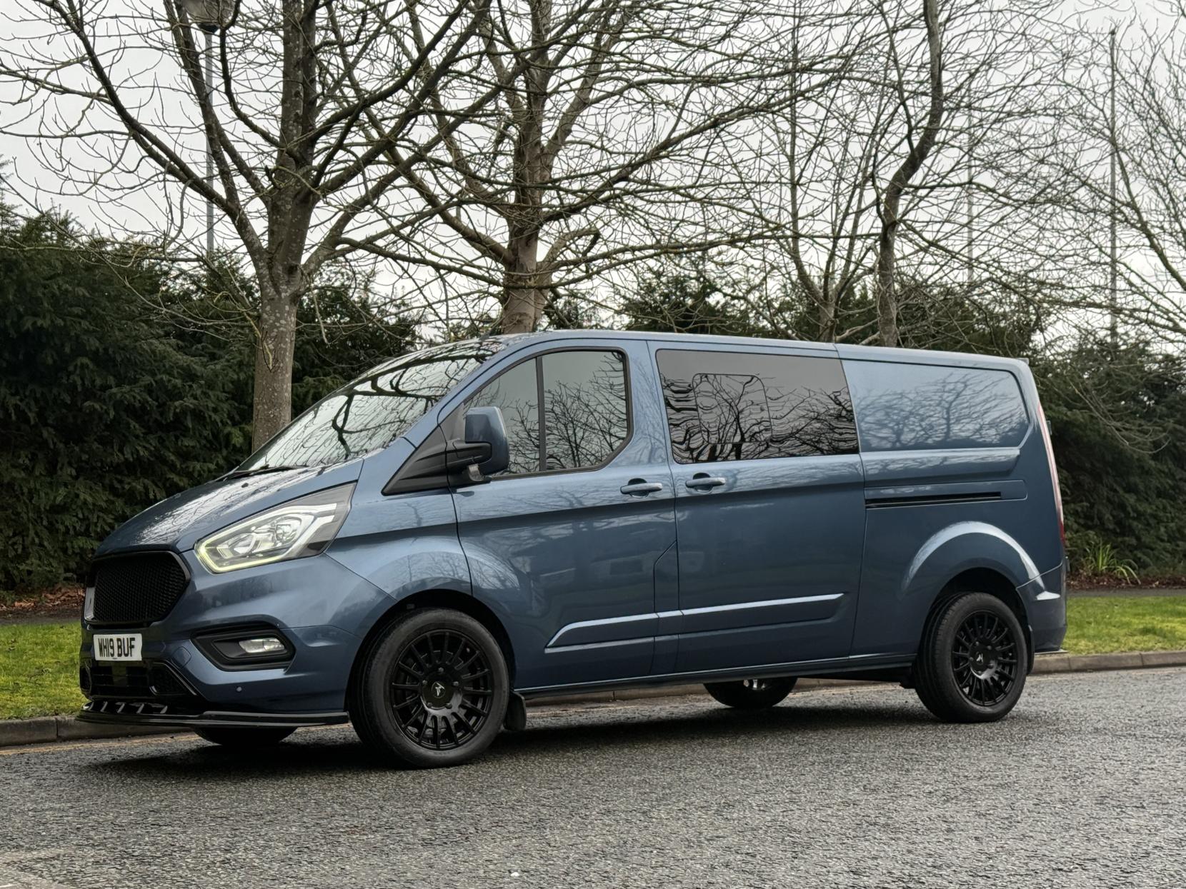 Ford Transit Custom 2.0 320 EcoBlue Limited Crew Van Double Cab 5dr Diesel Manual L2 H1 Euro 6 (6 Seat) (130 ps)