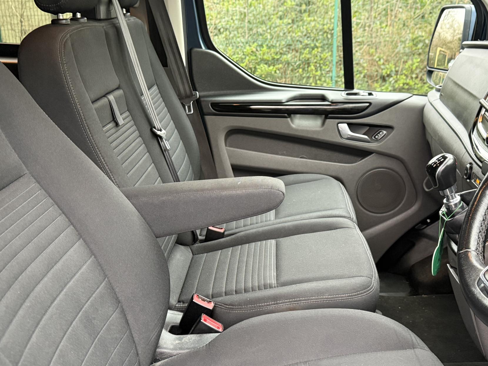 Ford Transit Custom 2.0 320 EcoBlue Limited Crew Van Double Cab 5dr Diesel Manual L2 H1 Euro 6 (6 Seat) (130 ps)