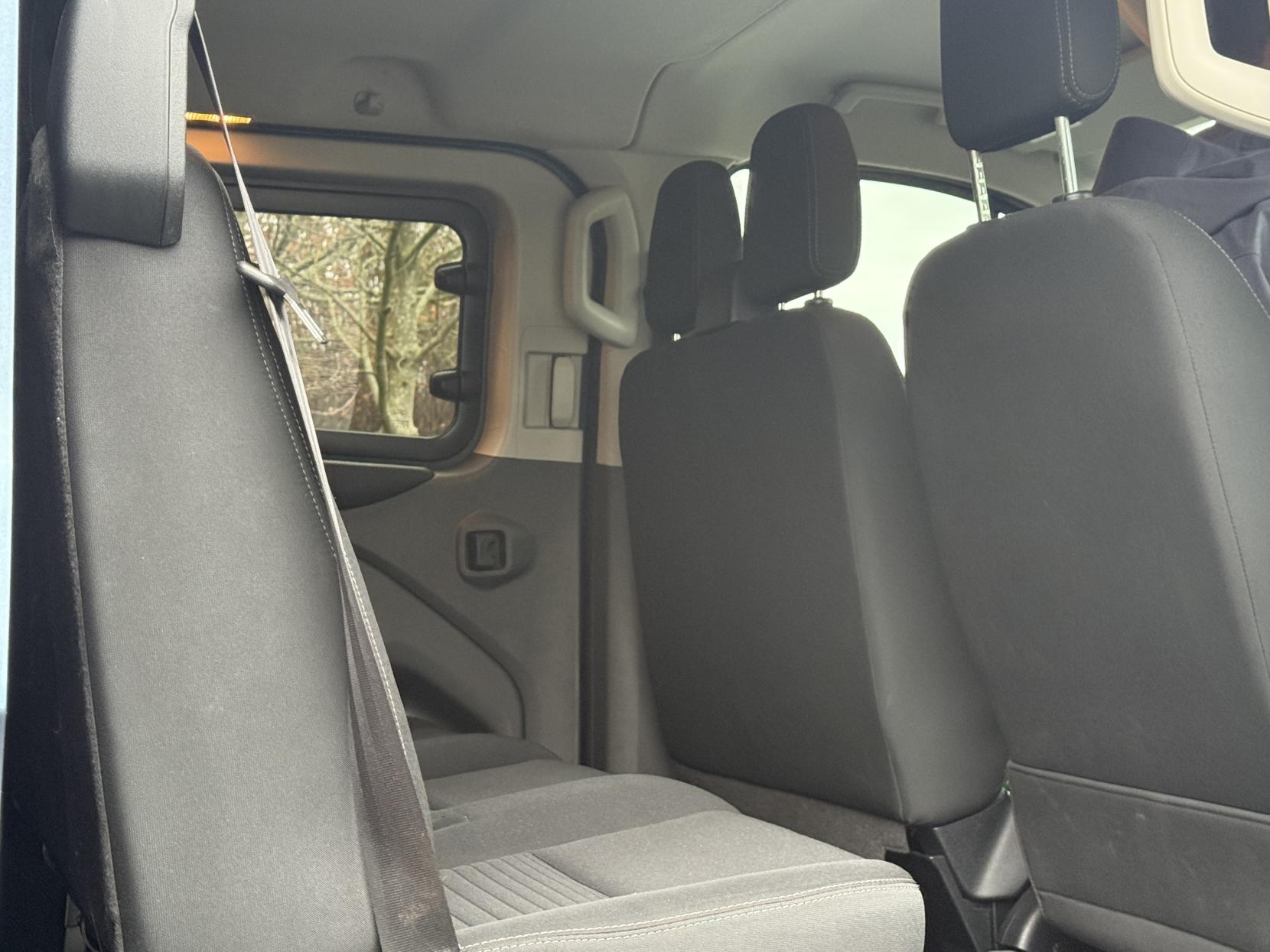 Ford Transit Custom 2.0 320 EcoBlue Limited Crew Van Double Cab 5dr Diesel Manual L2 H1 Euro 6 (6 Seat) (130 ps)