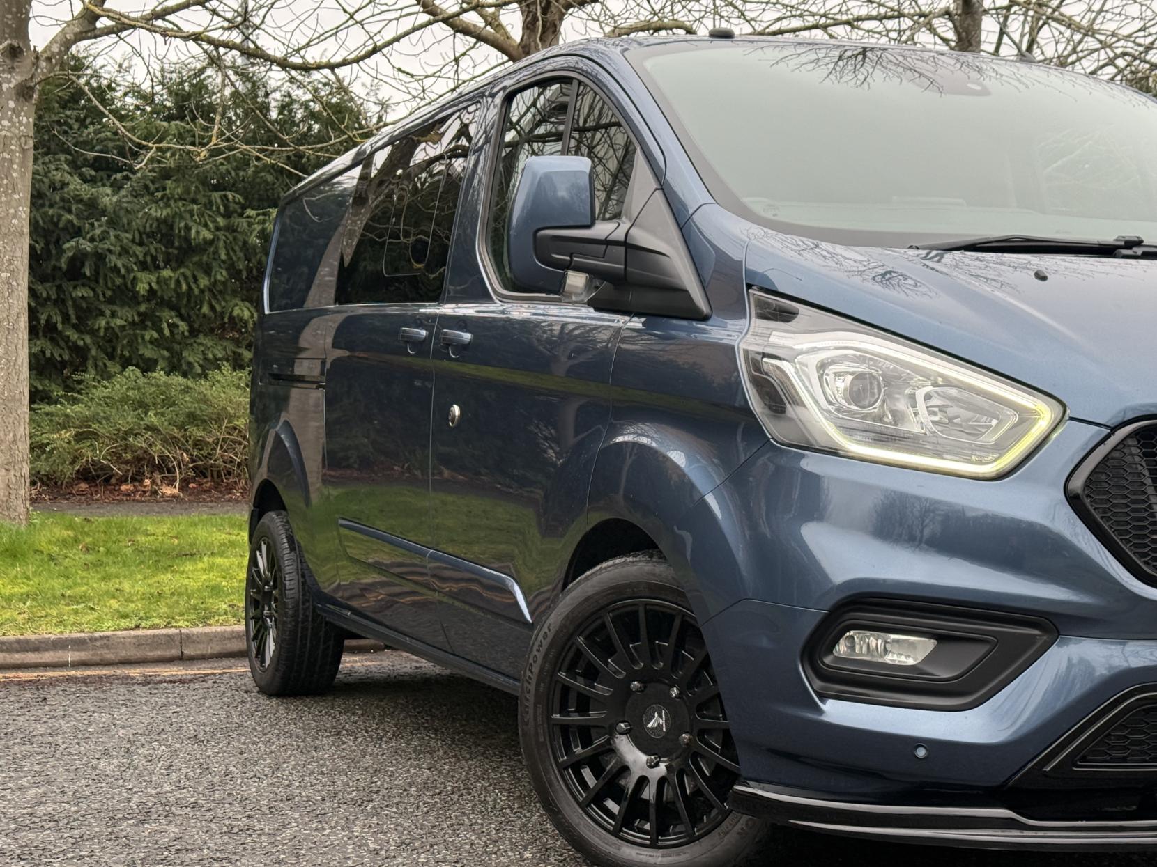 Ford Transit Custom 2.0 320 EcoBlue Limited Crew Van Double Cab 5dr Diesel Manual L2 H1 Euro 6 (6 Seat) (130 ps)