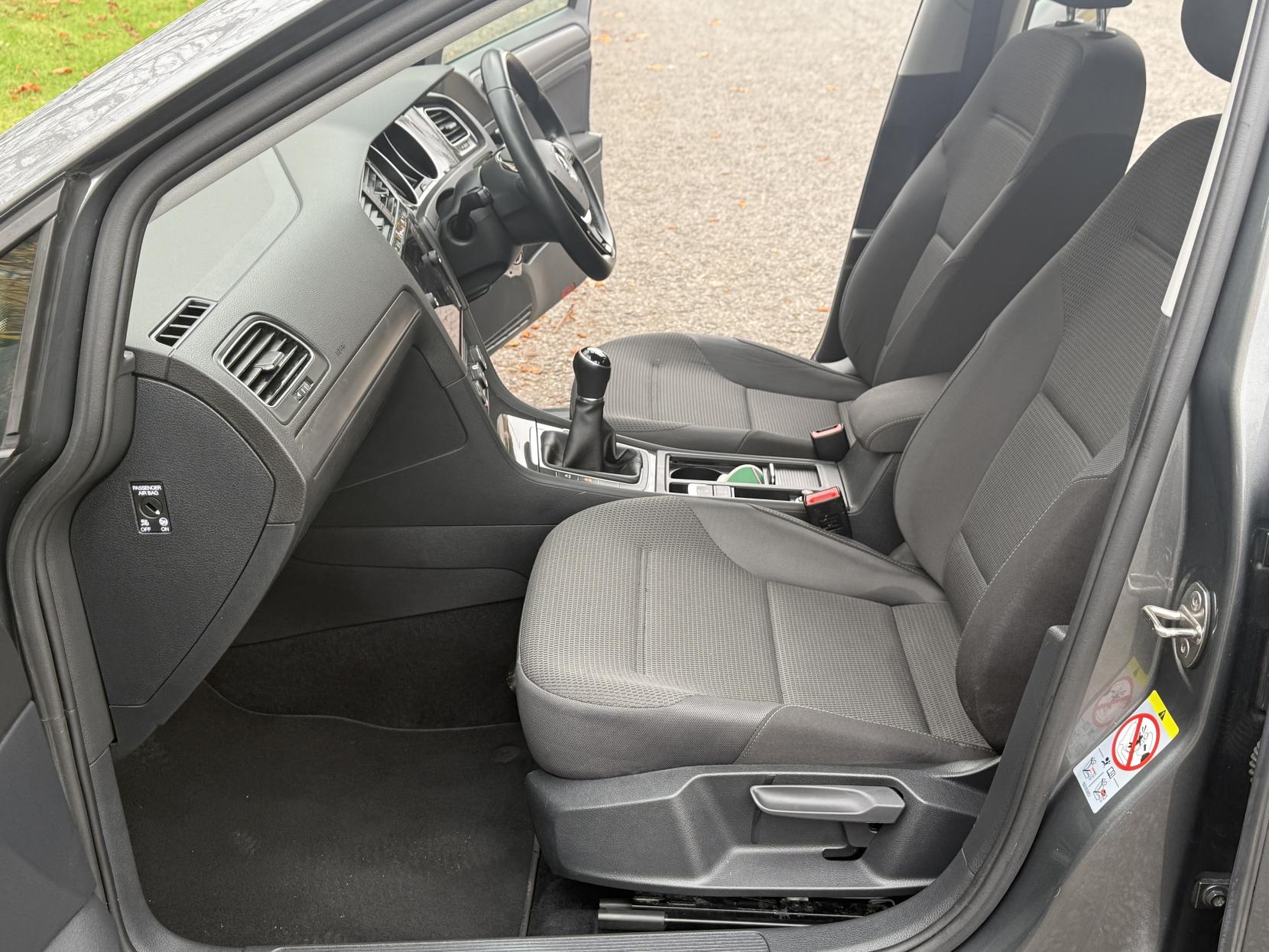 Volkswagen Golf 1.5 TSI EVO SE Nav Hatchback 5dr Petrol Manual Euro 6 (s/s) (130 ps)