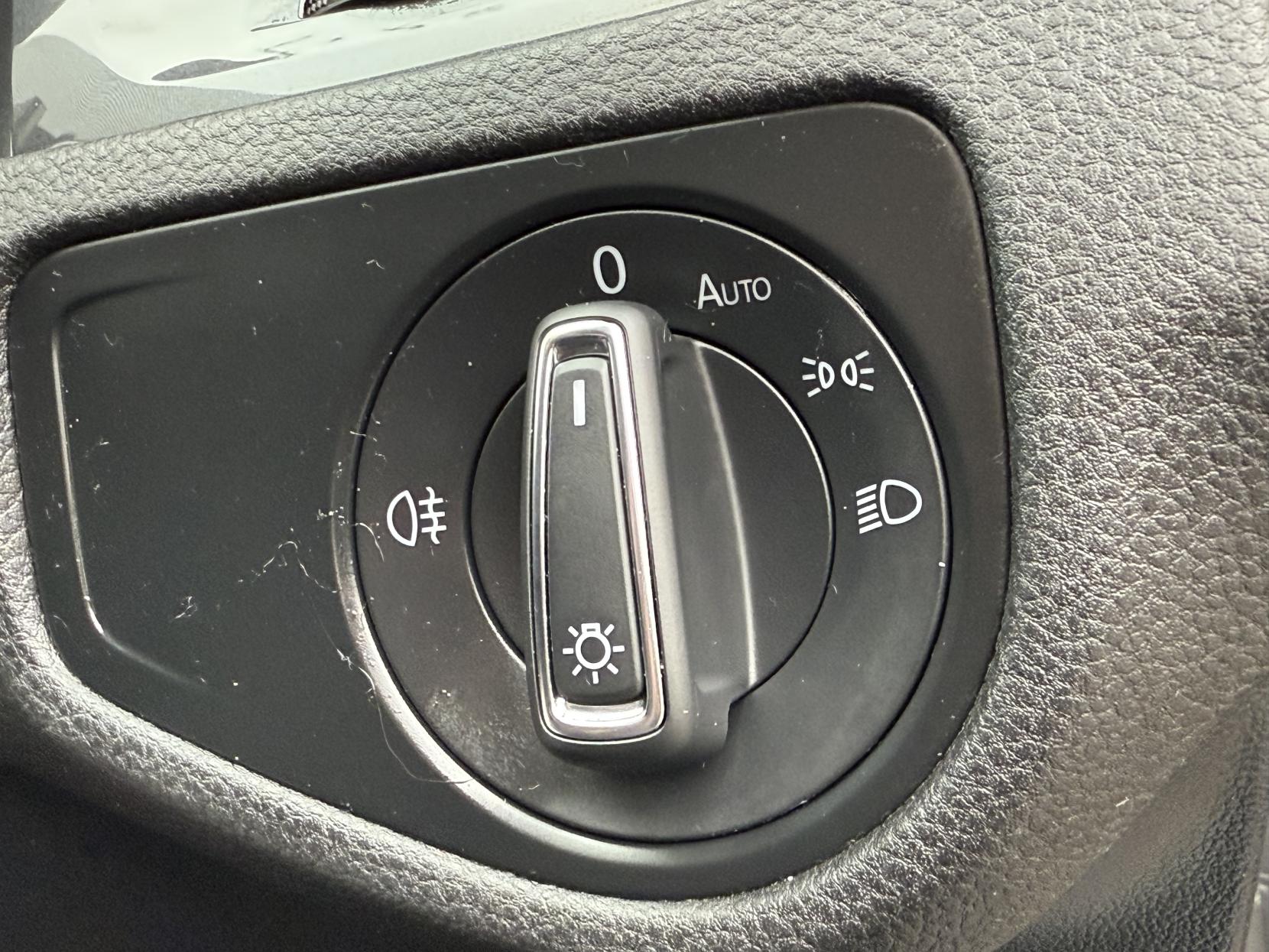 Volkswagen Golf 1.5 TSI EVO SE Nav Hatchback 5dr Petrol Manual Euro 6 (s/s) (130 ps)