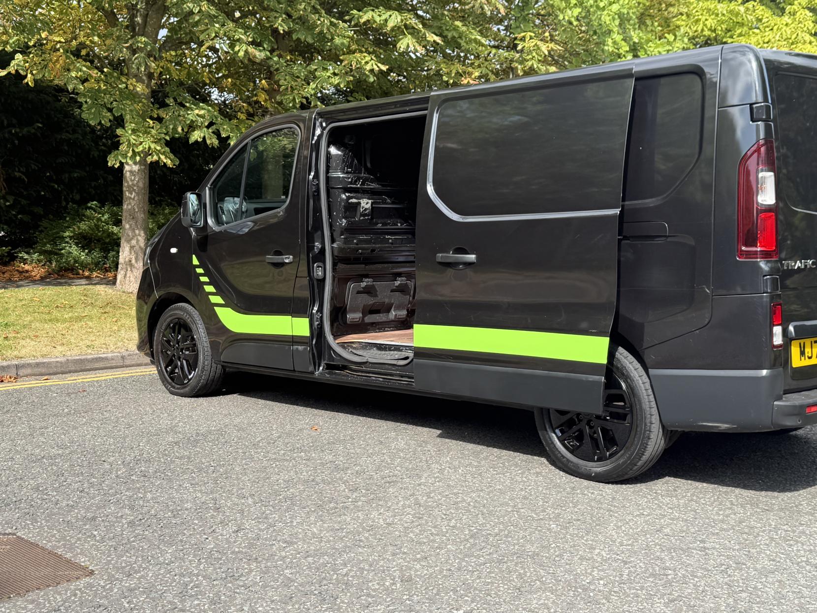 Renault Trafic 2.0 dCi ENERGY 30 Sport Panel Van 5dr Diesel Manual LWB Standard Roof Euro 6 (s/s) (120 ps)