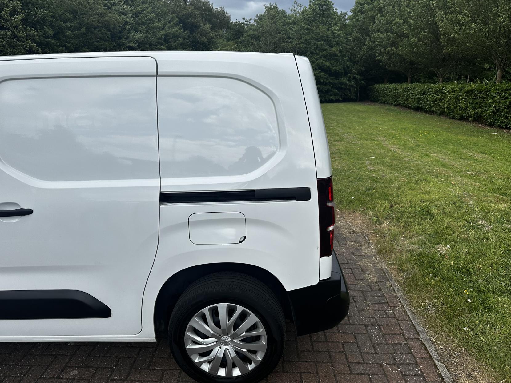 Peugeot Partner 1.5 BlueHDi 1000 Professional Premium Standard Panel Van 5dr Diesel Manual SWB Euro 6 (100 bhp)