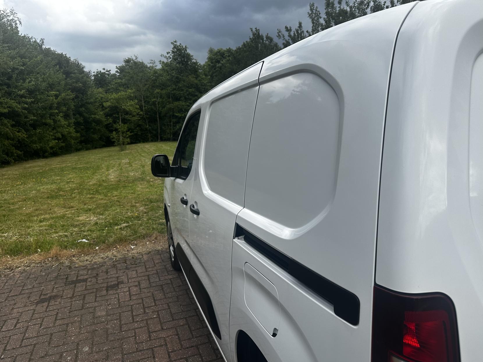 Peugeot Partner 1.5 BlueHDi 1000 Professional Premium Standard Panel Van 5dr Diesel Manual SWB Euro 6 (100 bhp)