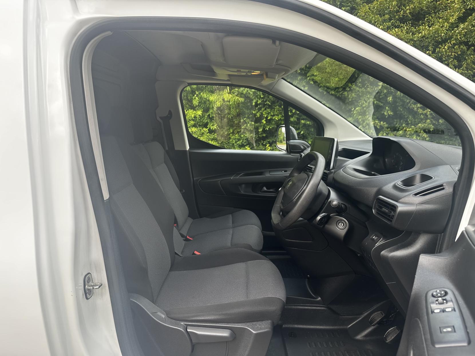 Peugeot Partner 1.5 BlueHDi 1000 Professional Premium Standard Panel Van 5dr Diesel Manual SWB Euro 6 (100 bhp)