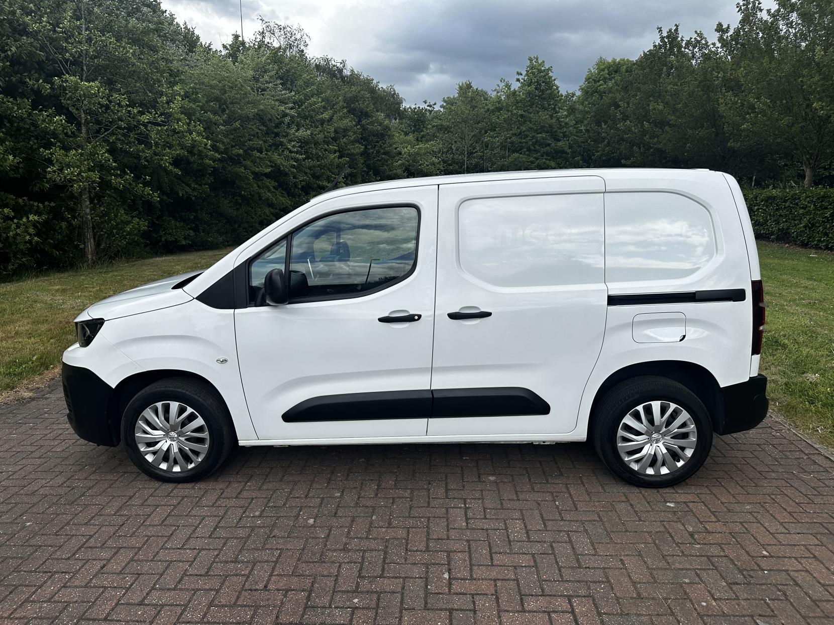 Peugeot Partner 1.5 BlueHDi 1000 Professional Premium Standard Panel Van 5dr Diesel Manual SWB Euro 6 (100 bhp)