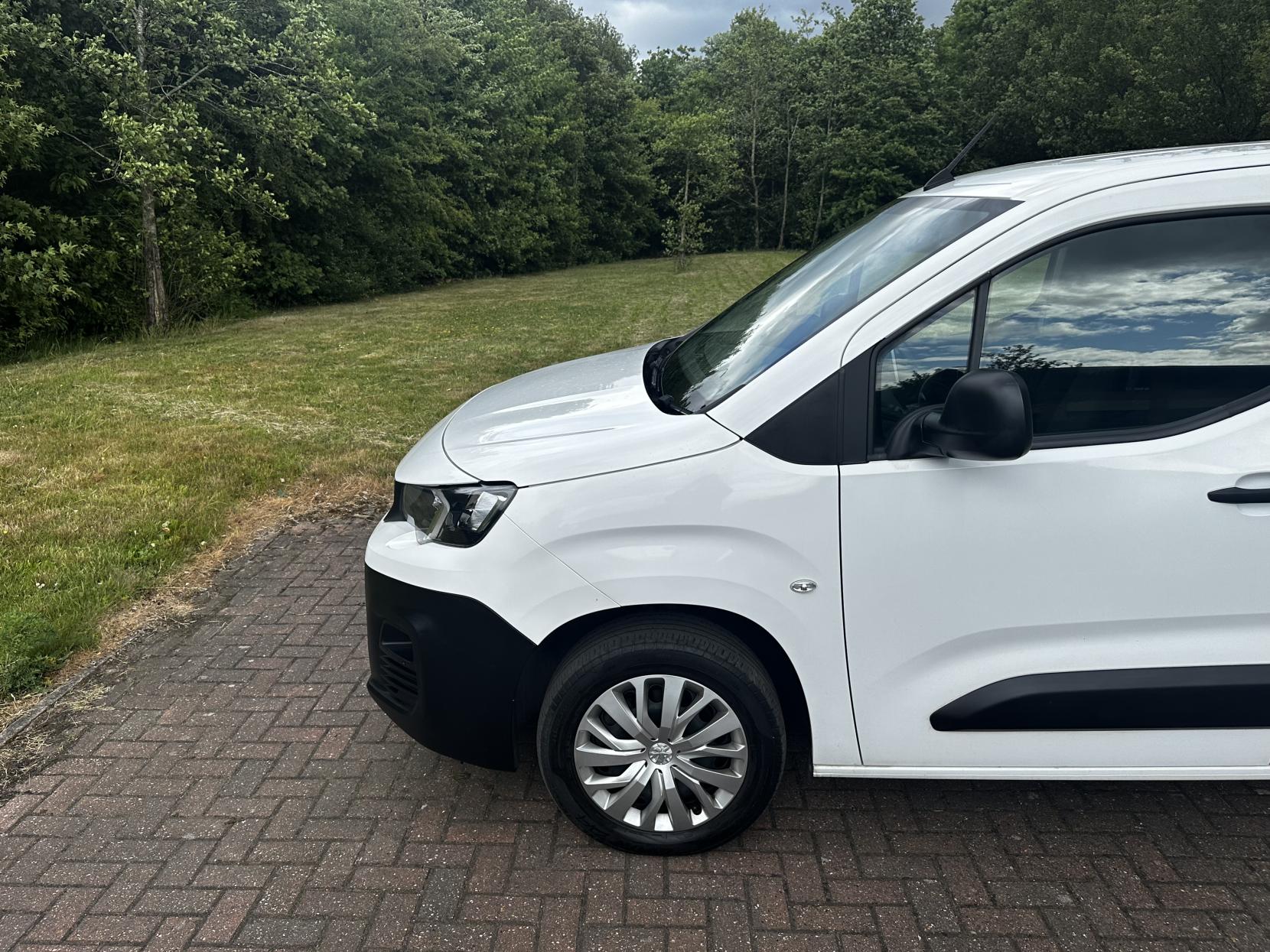 Peugeot Partner 1.5 BlueHDi 1000 Professional Premium Standard Panel Van 5dr Diesel Manual SWB Euro 6 (100 bhp)