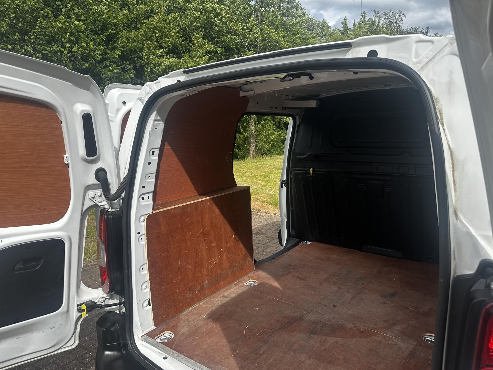 Peugeot Partner 1.5 BlueHDi 1000 Professional Premium Standard Panel Van 5dr Diesel Manual SWB Euro 6 (100 bhp)