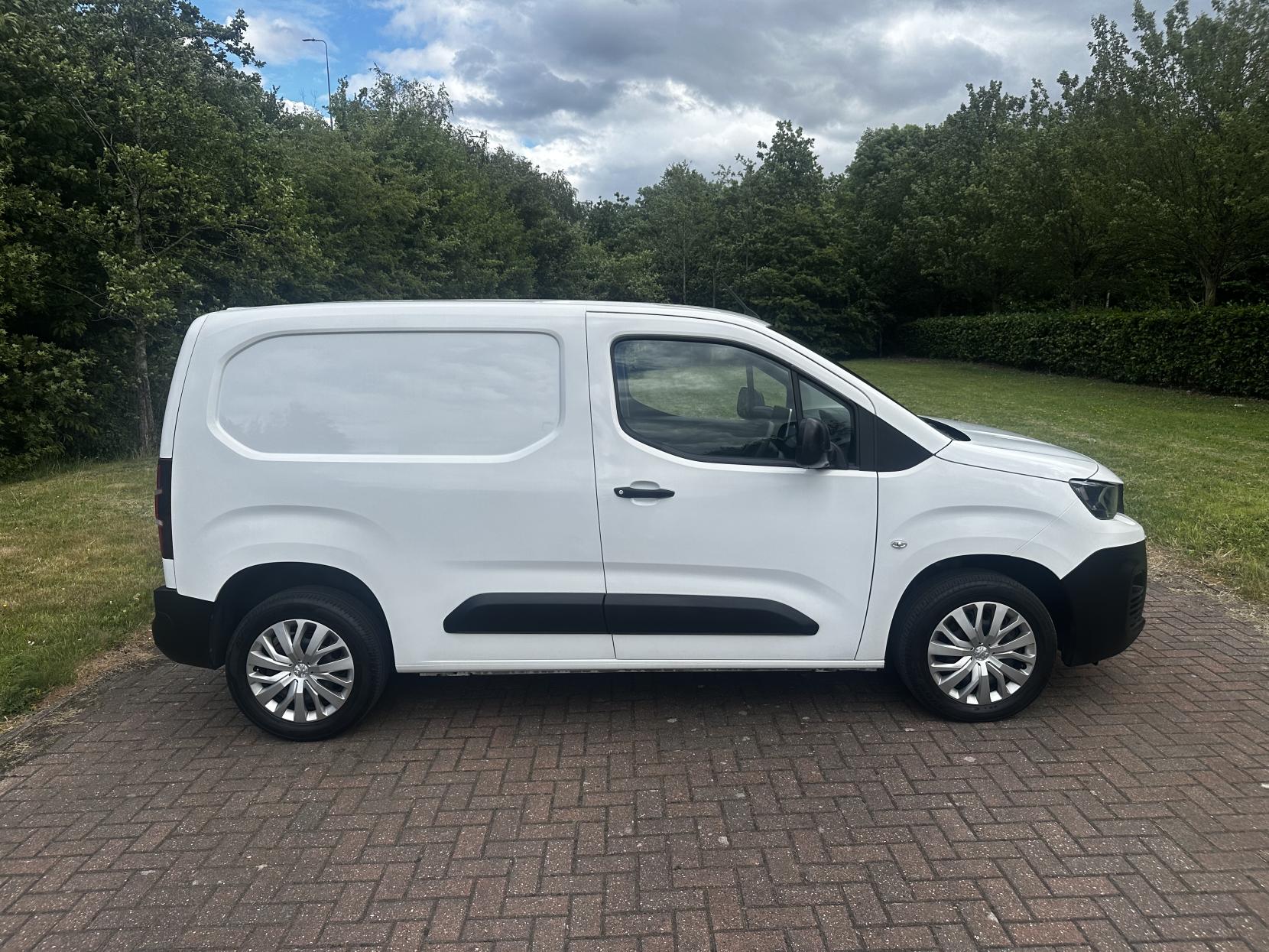 Peugeot Partner 1.5 BlueHDi 1000 Professional Premium Standard Panel Van 5dr Diesel Manual SWB Euro 6 (100 bhp)