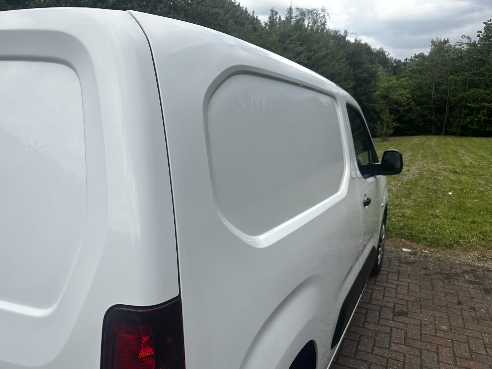 Peugeot Partner 1.5 BlueHDi 1000 Professional Premium Standard Panel Van 5dr Diesel Manual SWB Euro 6 (100 bhp)
