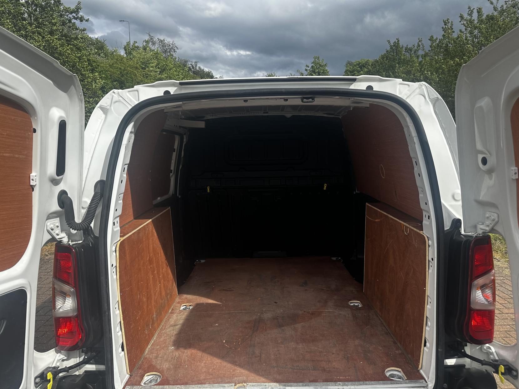 Peugeot Partner 1.5 BlueHDi 1000 Professional Premium Standard Panel Van 5dr Diesel Manual SWB Euro 6 (100 bhp)