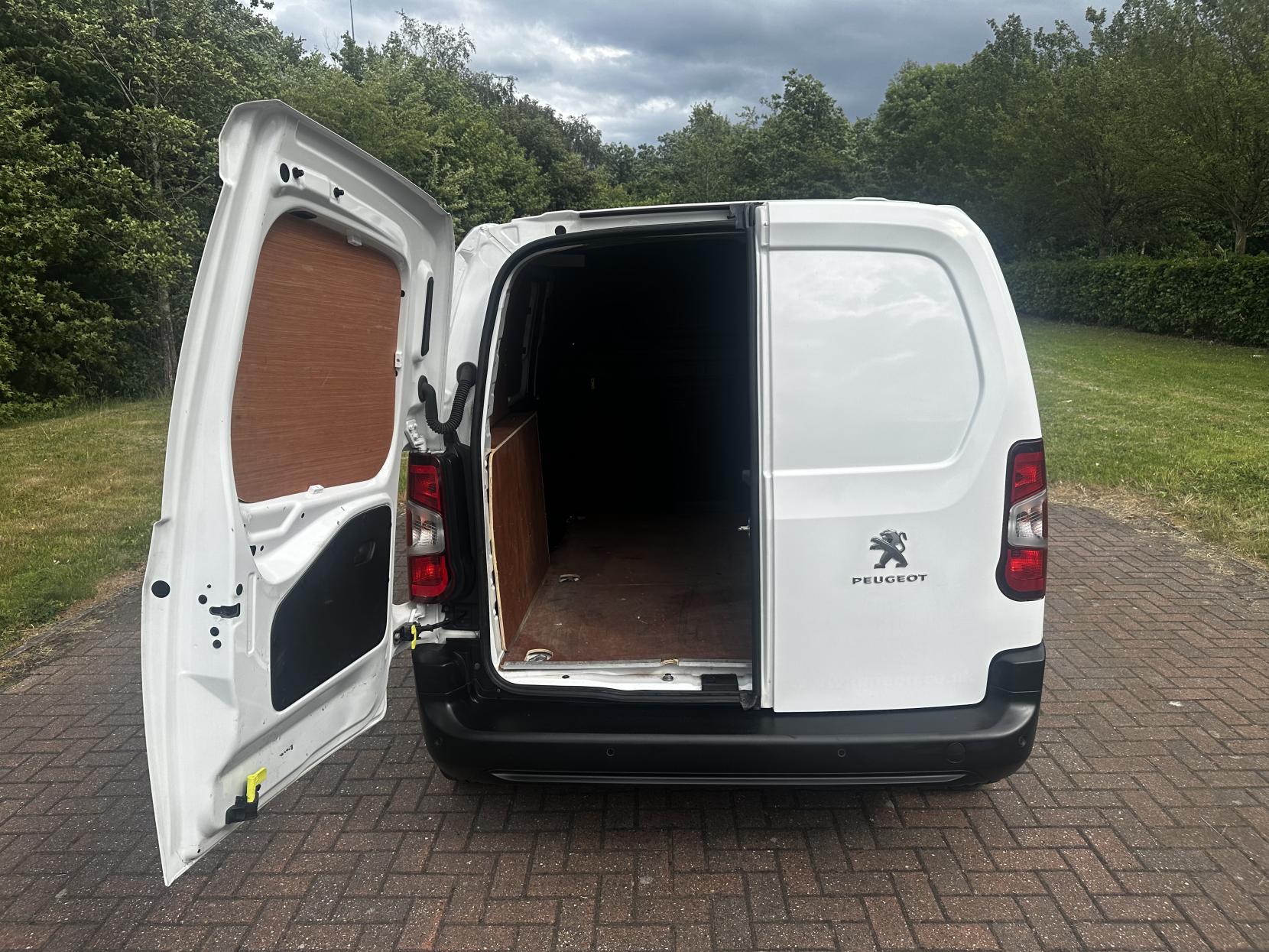 Peugeot Partner 1.5 BlueHDi 1000 Professional Premium Standard Panel Van 5dr Diesel Manual SWB Euro 6 (100 bhp)