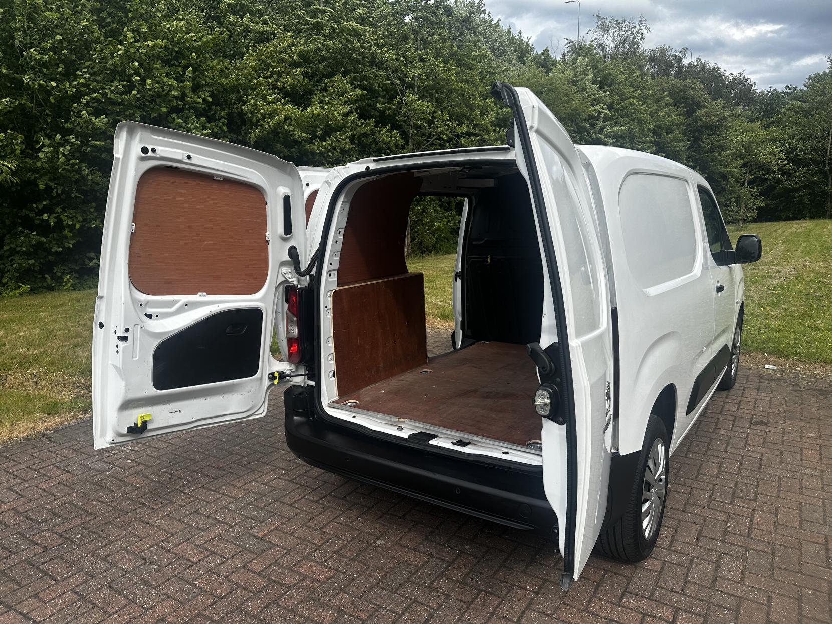 Peugeot Partner 1.5 BlueHDi 1000 Professional Premium Standard Panel Van 5dr Diesel Manual SWB Euro 6 (100 bhp)