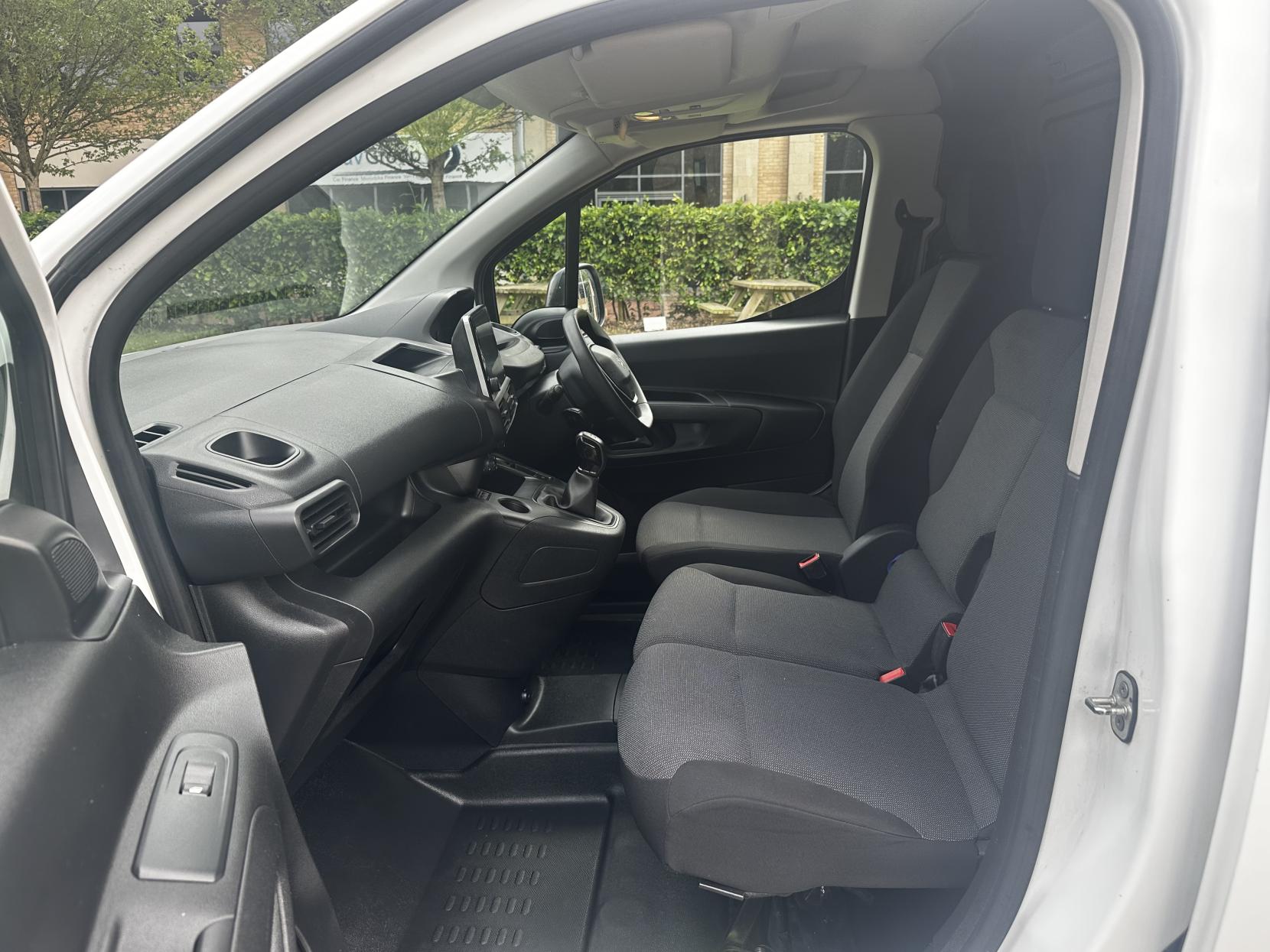 Peugeot Partner 1.5 BlueHDi 1000 Professional Premium Standard Panel Van 5dr Diesel Manual SWB Euro 6 (100 bhp)
