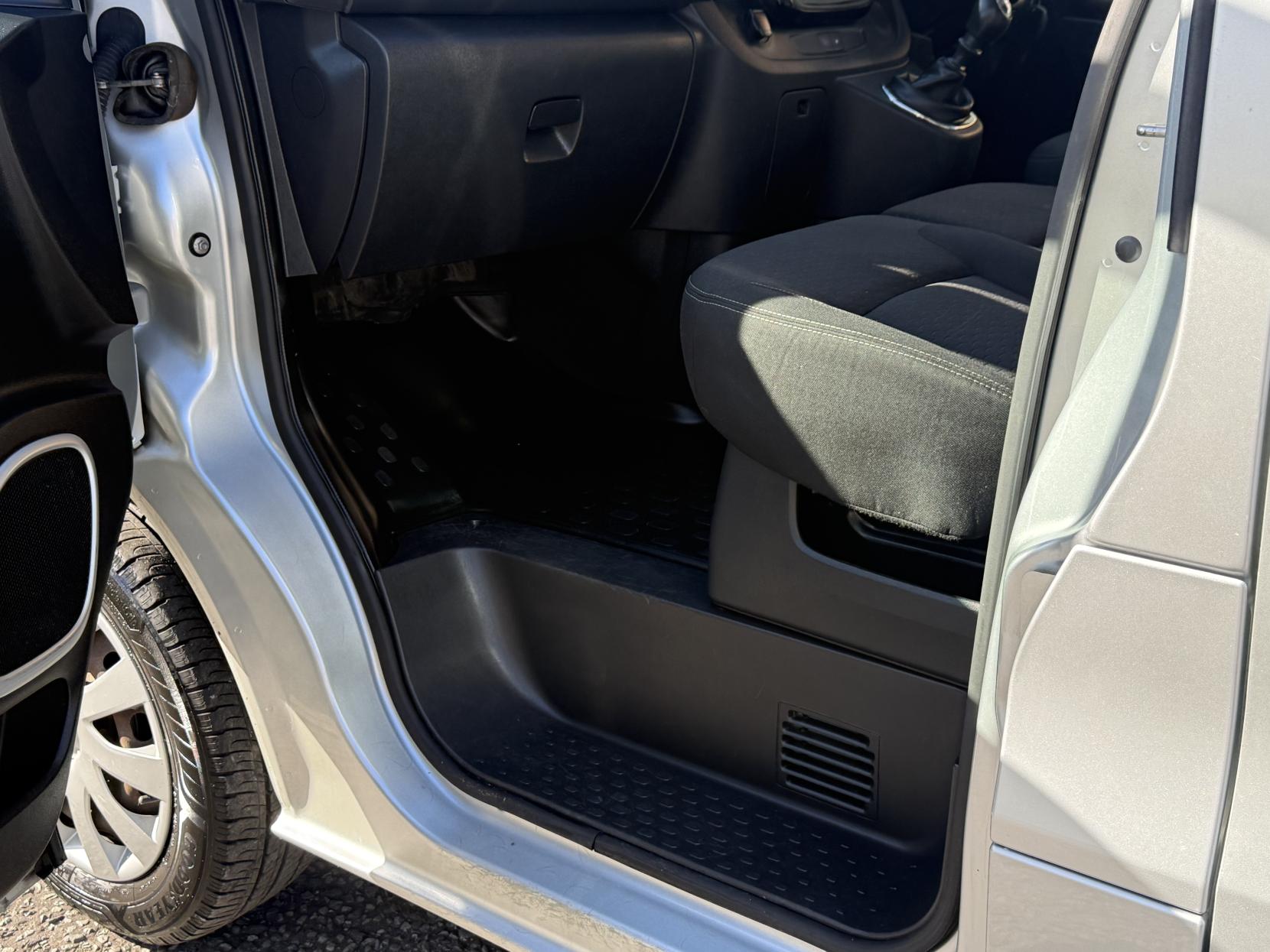 Vauxhall Vivaro 1.6 CDTi 2900 Sportive Panel Van 5dr Diesel Manual L2 H1 Euro 6 (120 ps)