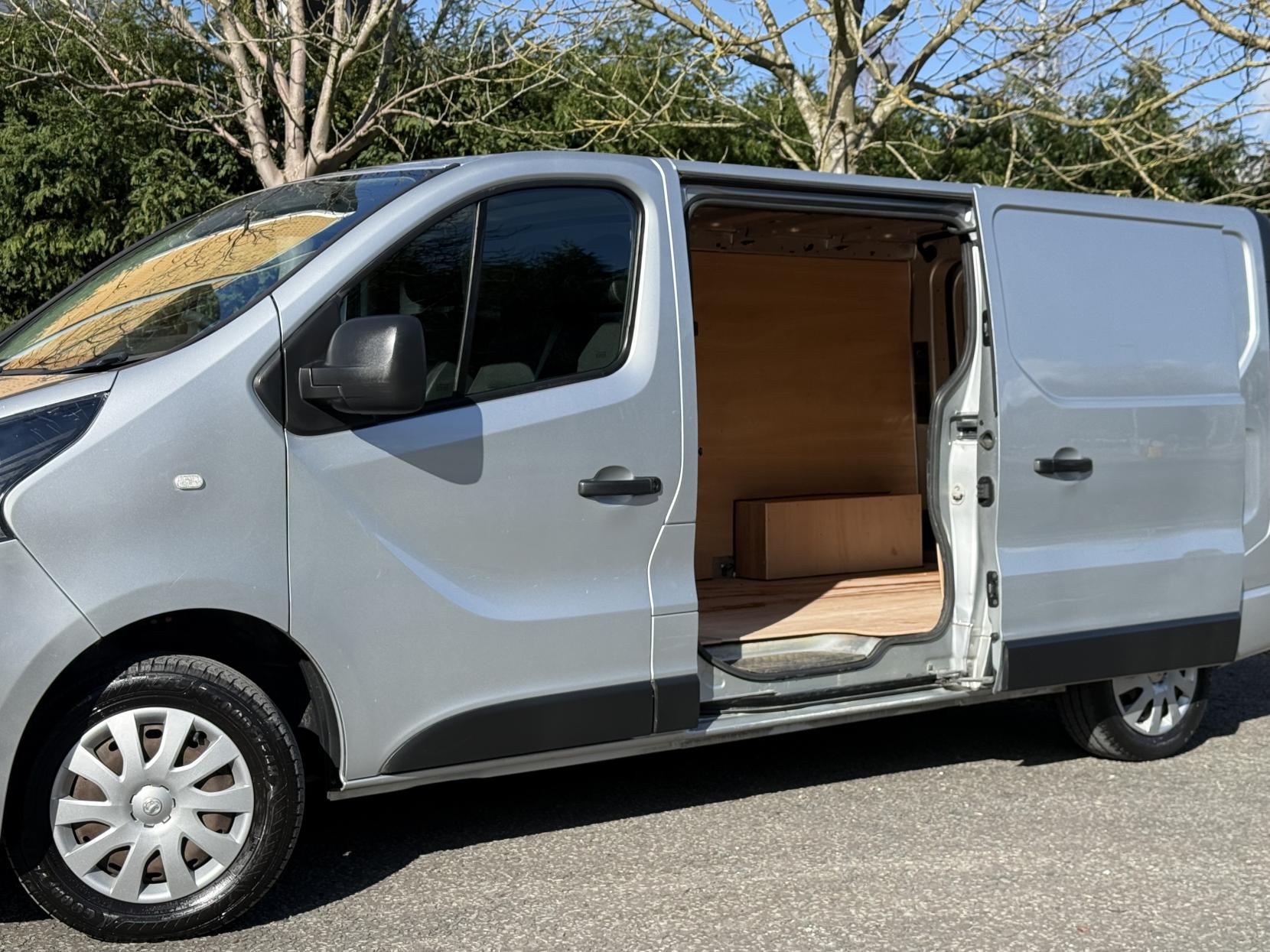 Vauxhall Vivaro 1.6 CDTi 2900 Sportive Panel Van 5dr Diesel Manual L2 H1 Euro 6 (120 ps)