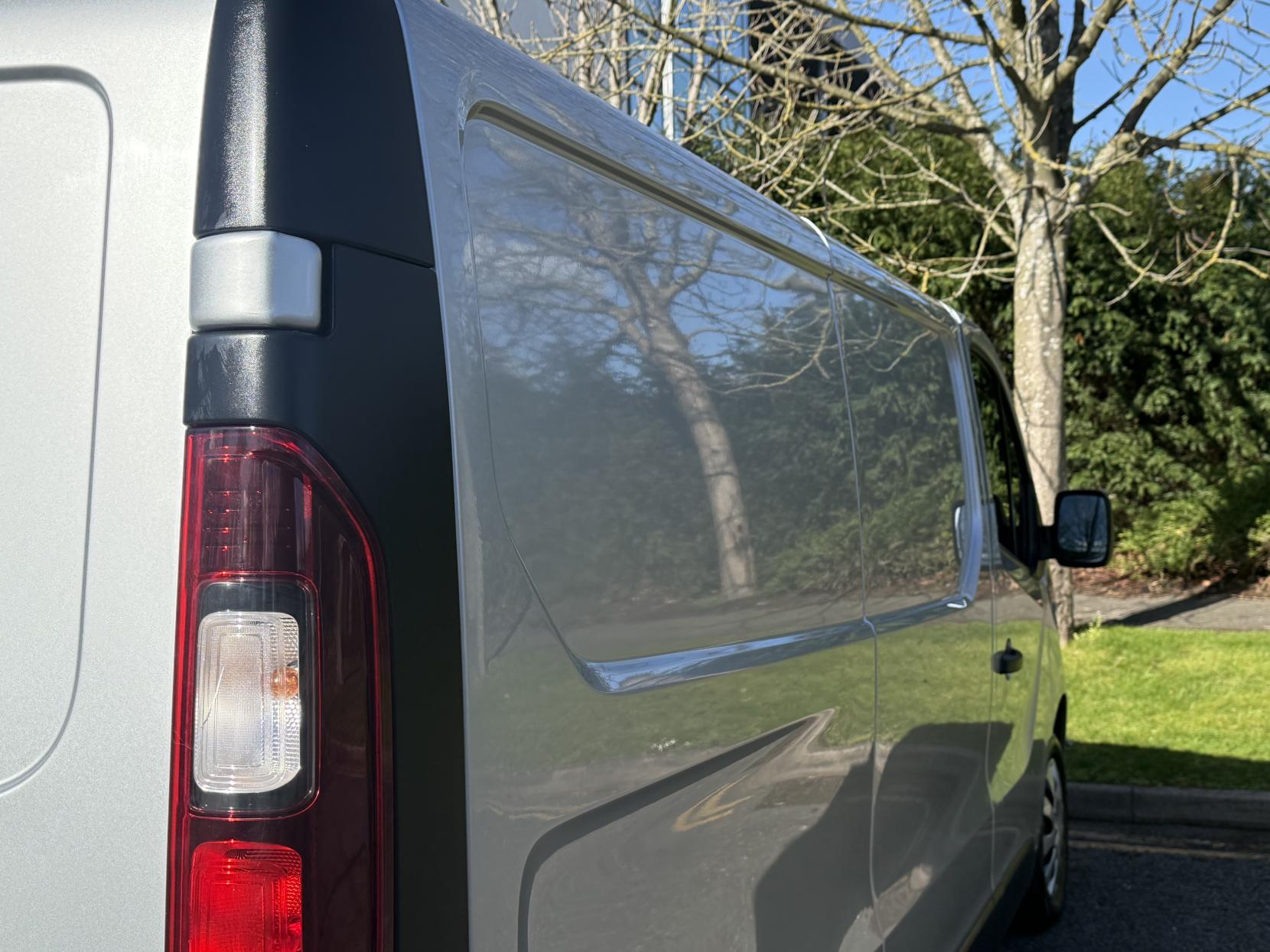 Vauxhall Vivaro 1.6 CDTi 2900 Sportive Panel Van 5dr Diesel Manual L2 H1 Euro 6 (120 ps)