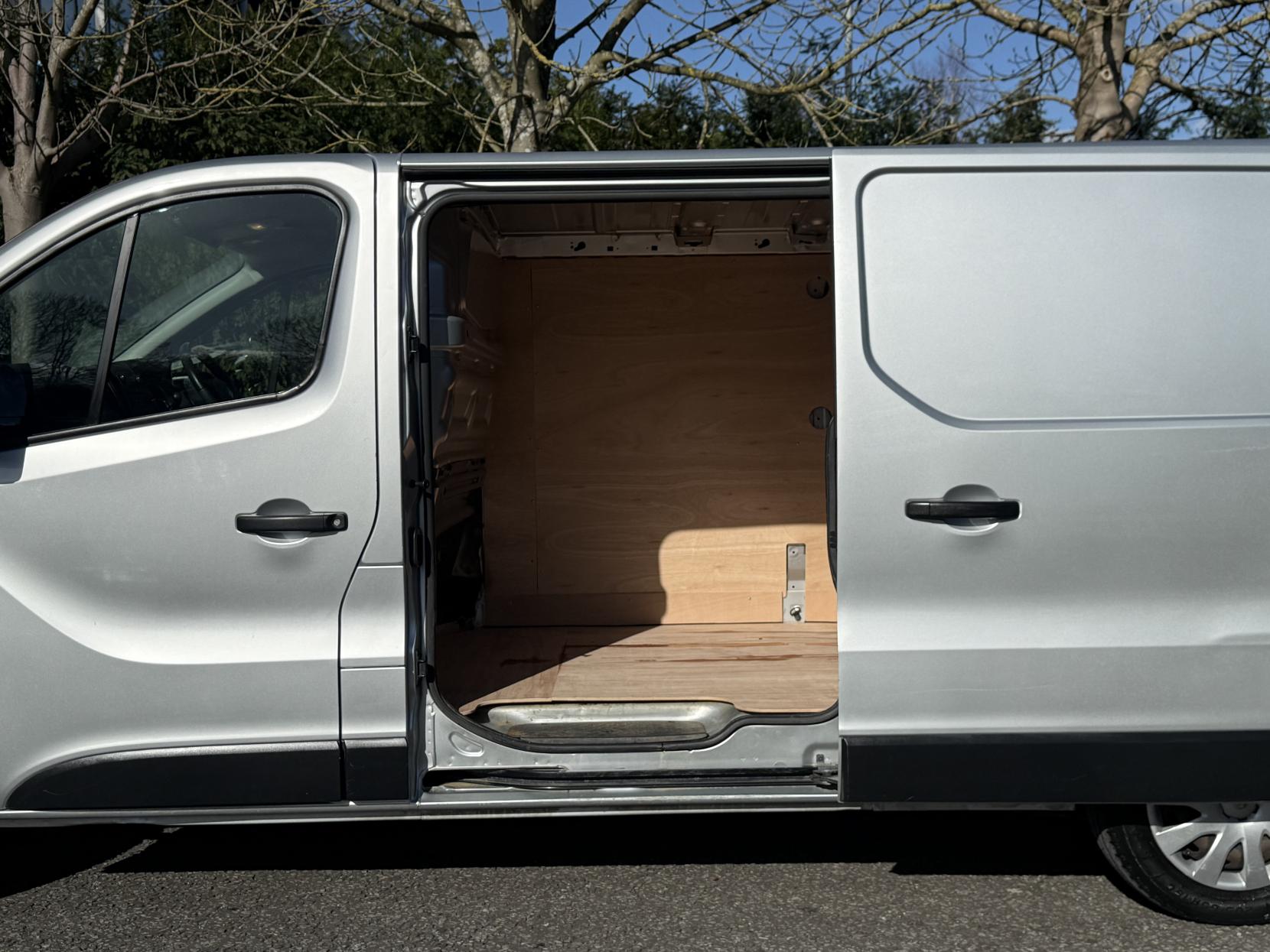 Vauxhall Vivaro 1.6 CDTi 2900 Sportive Panel Van 5dr Diesel Manual L2 H1 Euro 6 (120 ps)