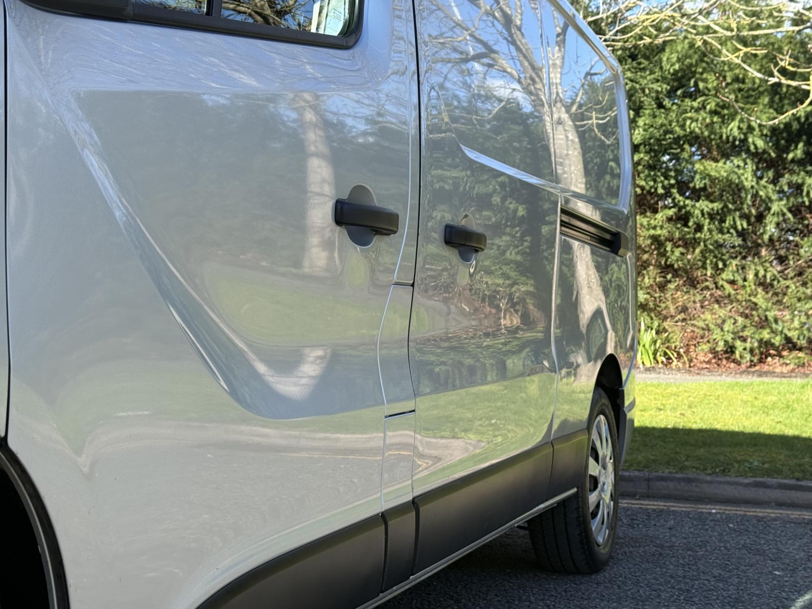 Vauxhall Vivaro 1.6 CDTi 2900 Sportive Panel Van 5dr Diesel Manual L2 H1 Euro 6 (120 ps)