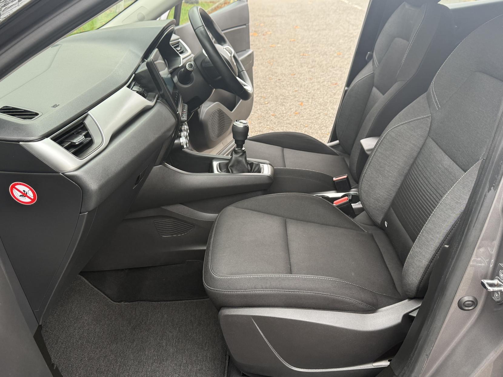 Renault Captur 1.5 Blue dCi Iconic SUV 5dr Diesel Manual Euro 6 (s/s) (95 ps)