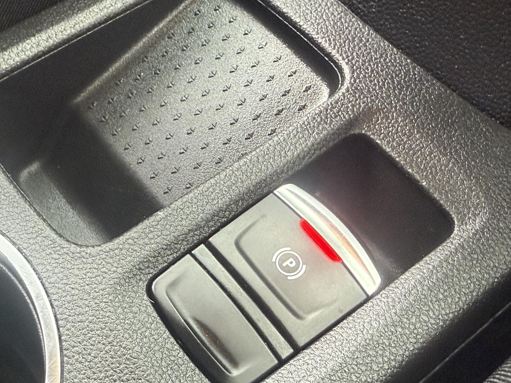 Renault Captur 1.5 Blue dCi Iconic SUV 5dr Diesel Manual Euro 6 (s/s) (95 ps)