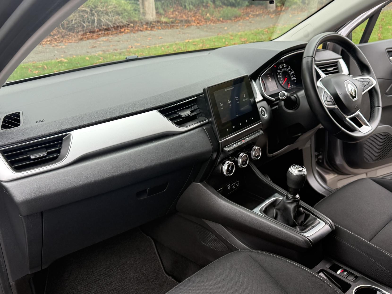 Renault Captur 1.5 Blue dCi Iconic SUV 5dr Diesel Manual Euro 6 (s/s) (95 ps)