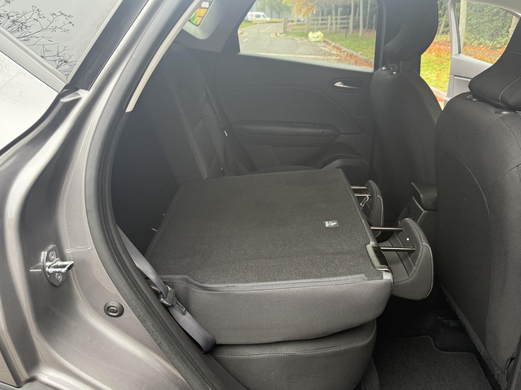 Renault Captur 1.5 Blue dCi Iconic SUV 5dr Diesel Manual Euro 6 (s/s) (95 ps)