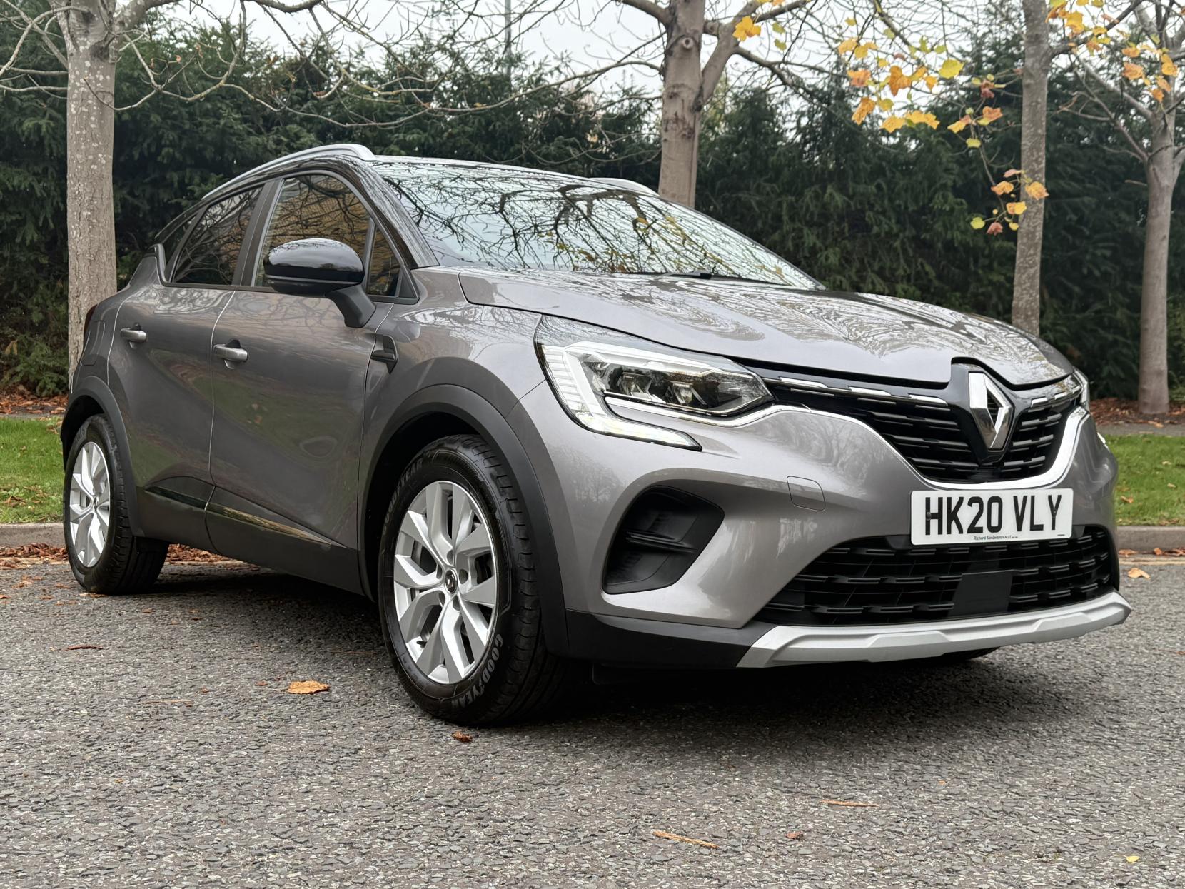 Renault Captur 1.5 Blue dCi Iconic SUV 5dr Diesel Manual Euro 6 (s/s) (95 ps)