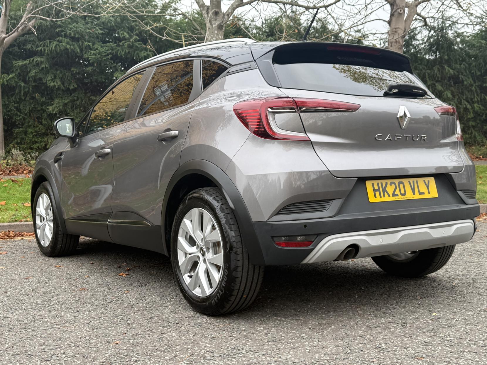 Renault Captur 1.5 Blue dCi Iconic SUV 5dr Diesel Manual Euro 6 (s/s) (95 ps)