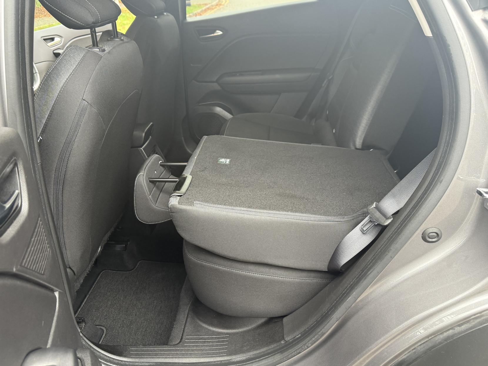 Renault Captur 1.5 Blue dCi Iconic SUV 5dr Diesel Manual Euro 6 (s/s) (95 ps)