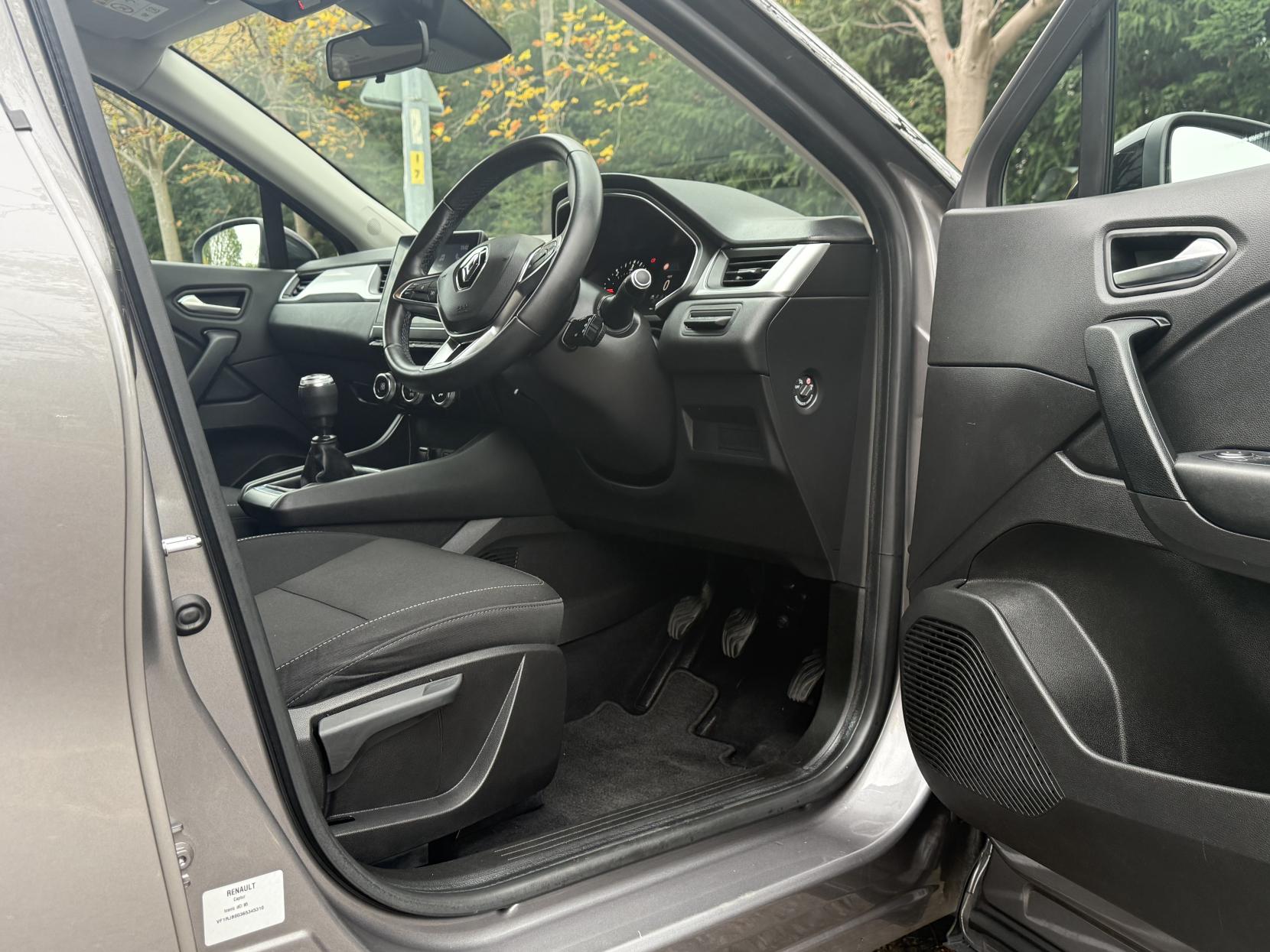 Renault Captur 1.5 Blue dCi Iconic SUV 5dr Diesel Manual Euro 6 (s/s) (95 ps)