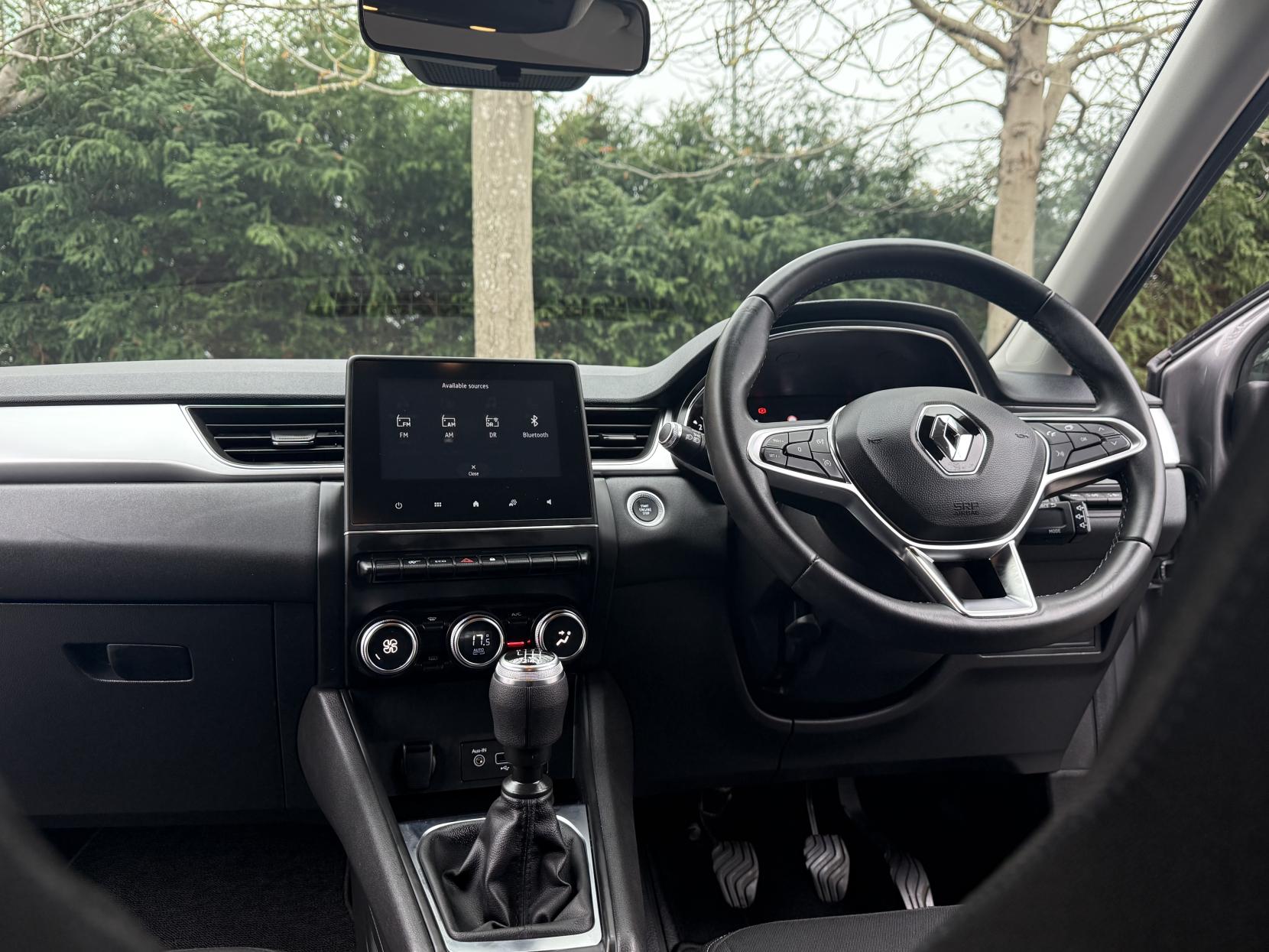 Renault Captur 1.5 Blue dCi Iconic SUV 5dr Diesel Manual Euro 6 (s/s) (95 ps)